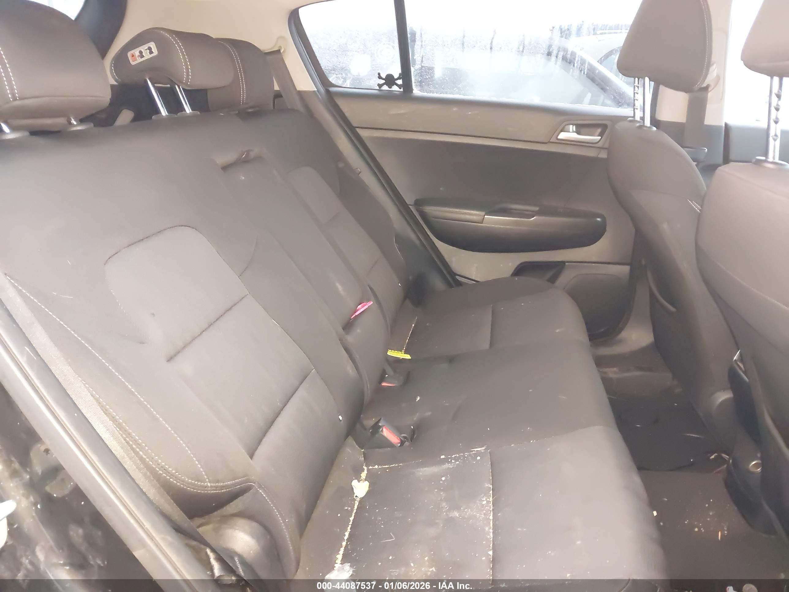 KIA SPORTAGE image 8