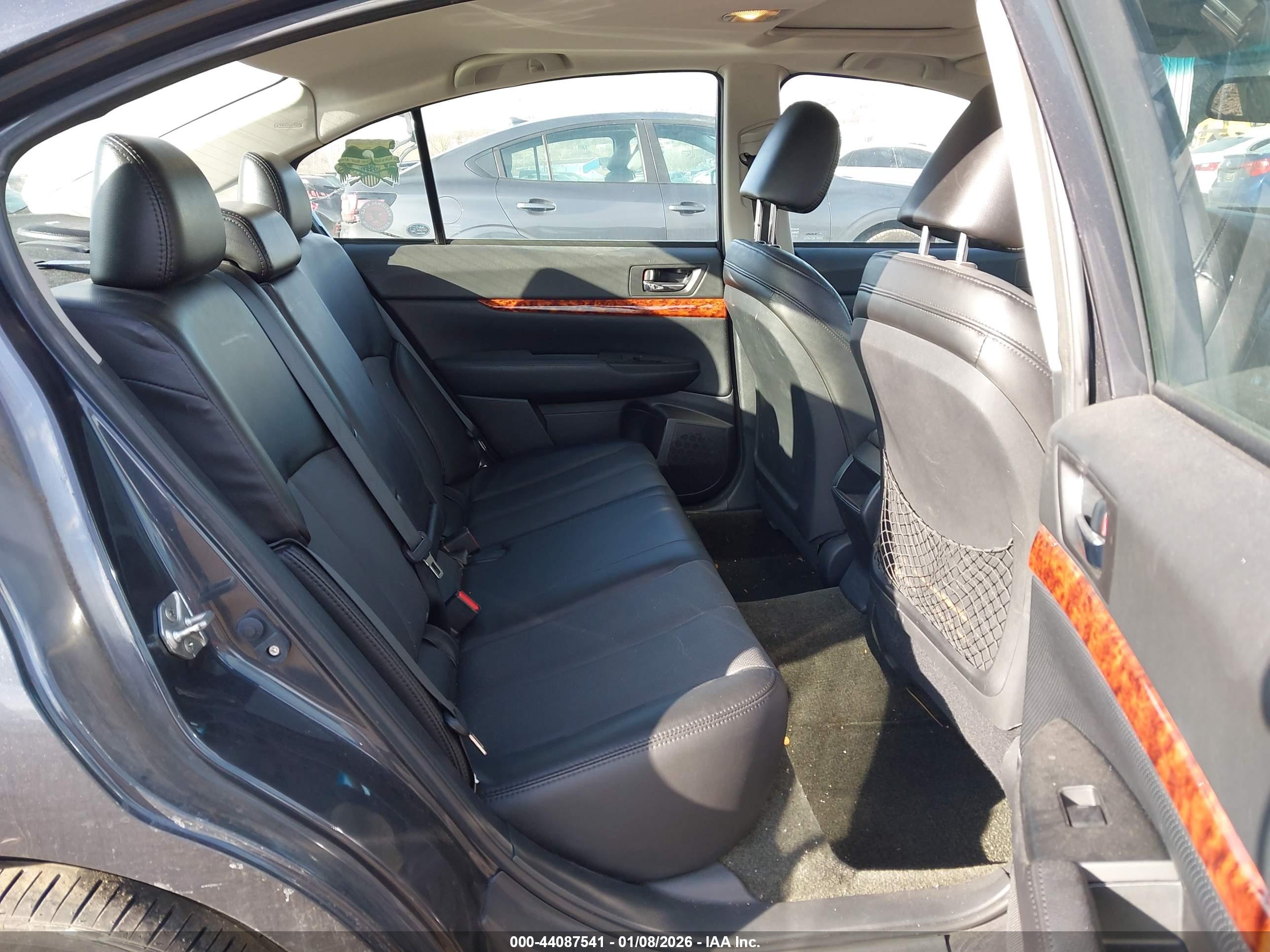 SUBARU LEGACY image 8