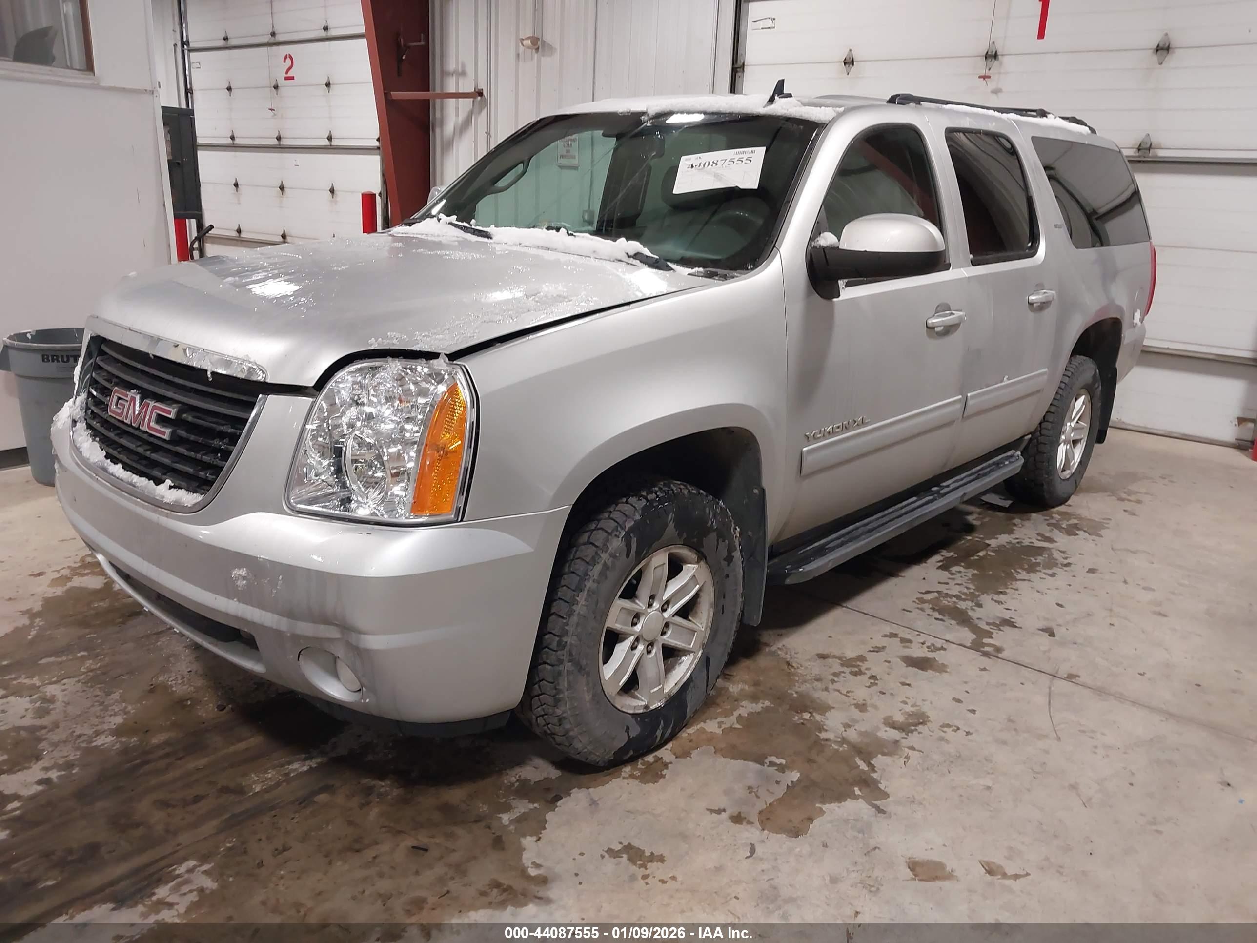GMC YUKON image 2