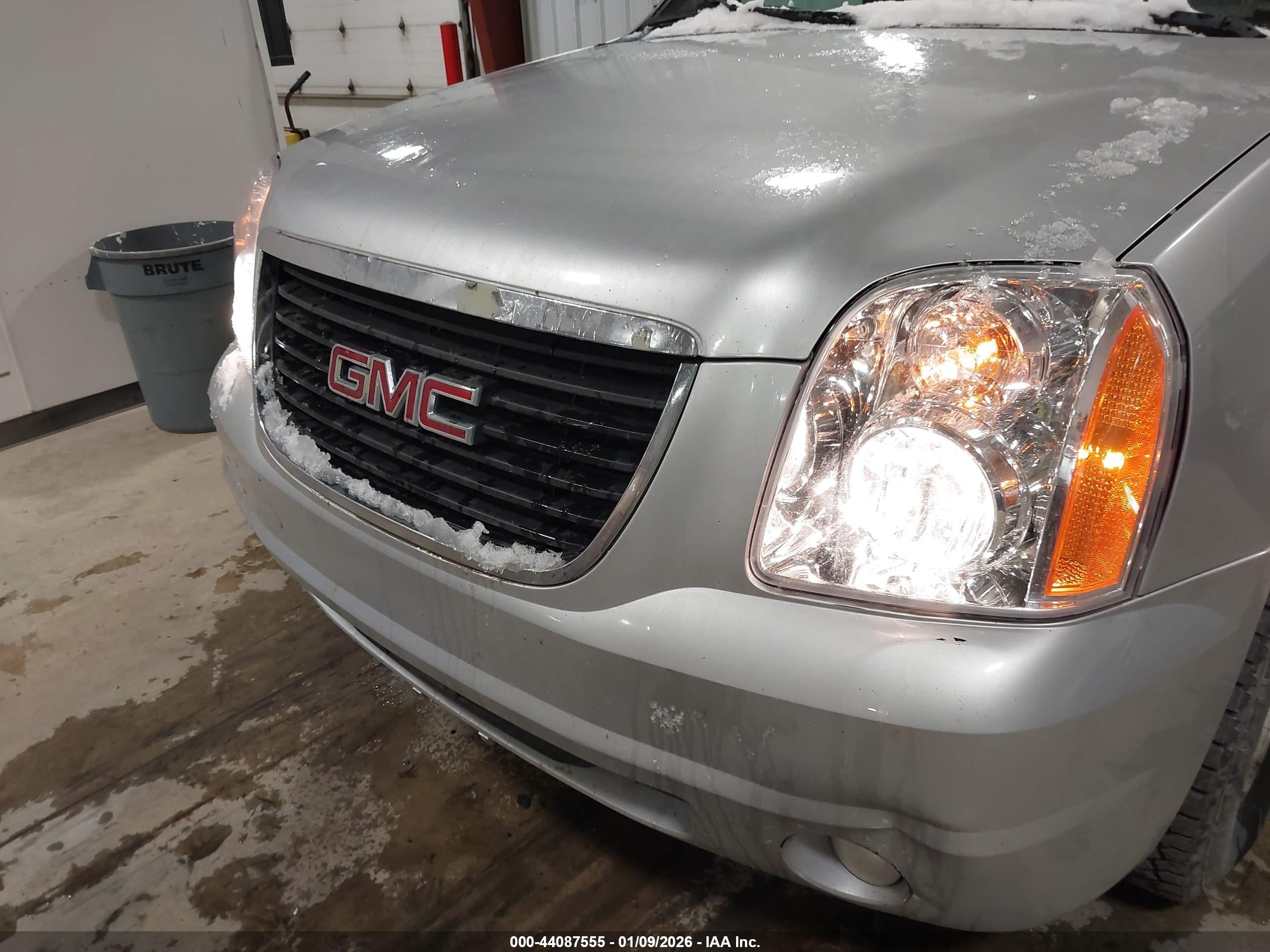 GMC YUKON image 6