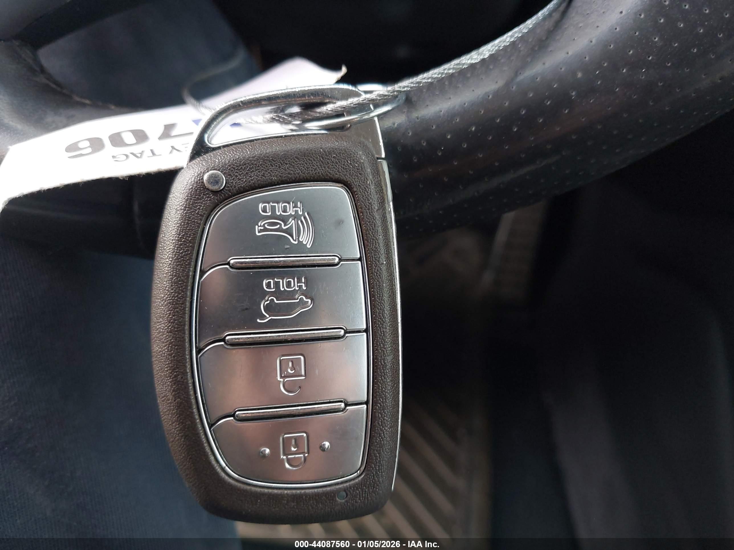 HYUNDAI TUCSON image 11