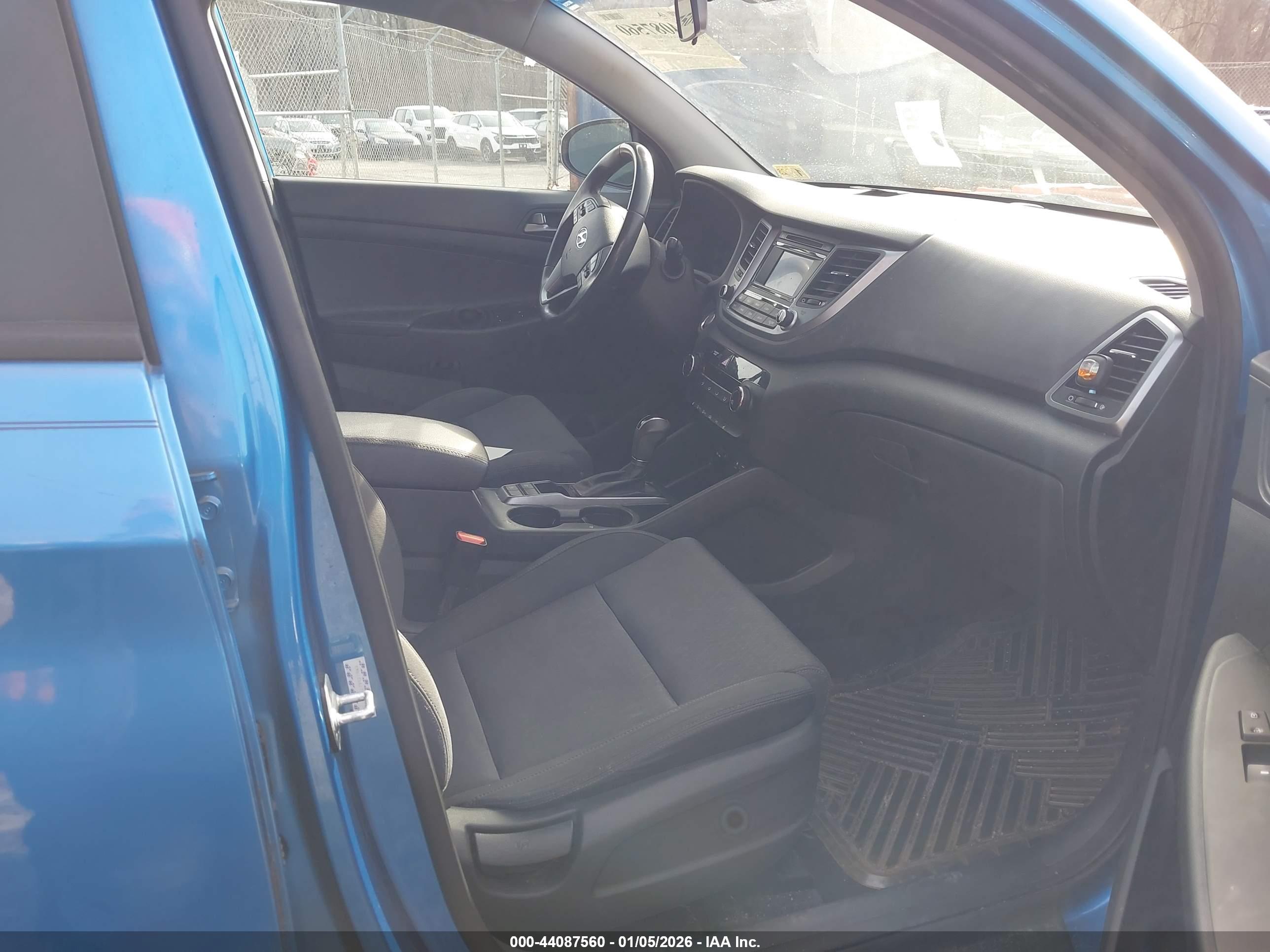 HYUNDAI TUCSON image 5
