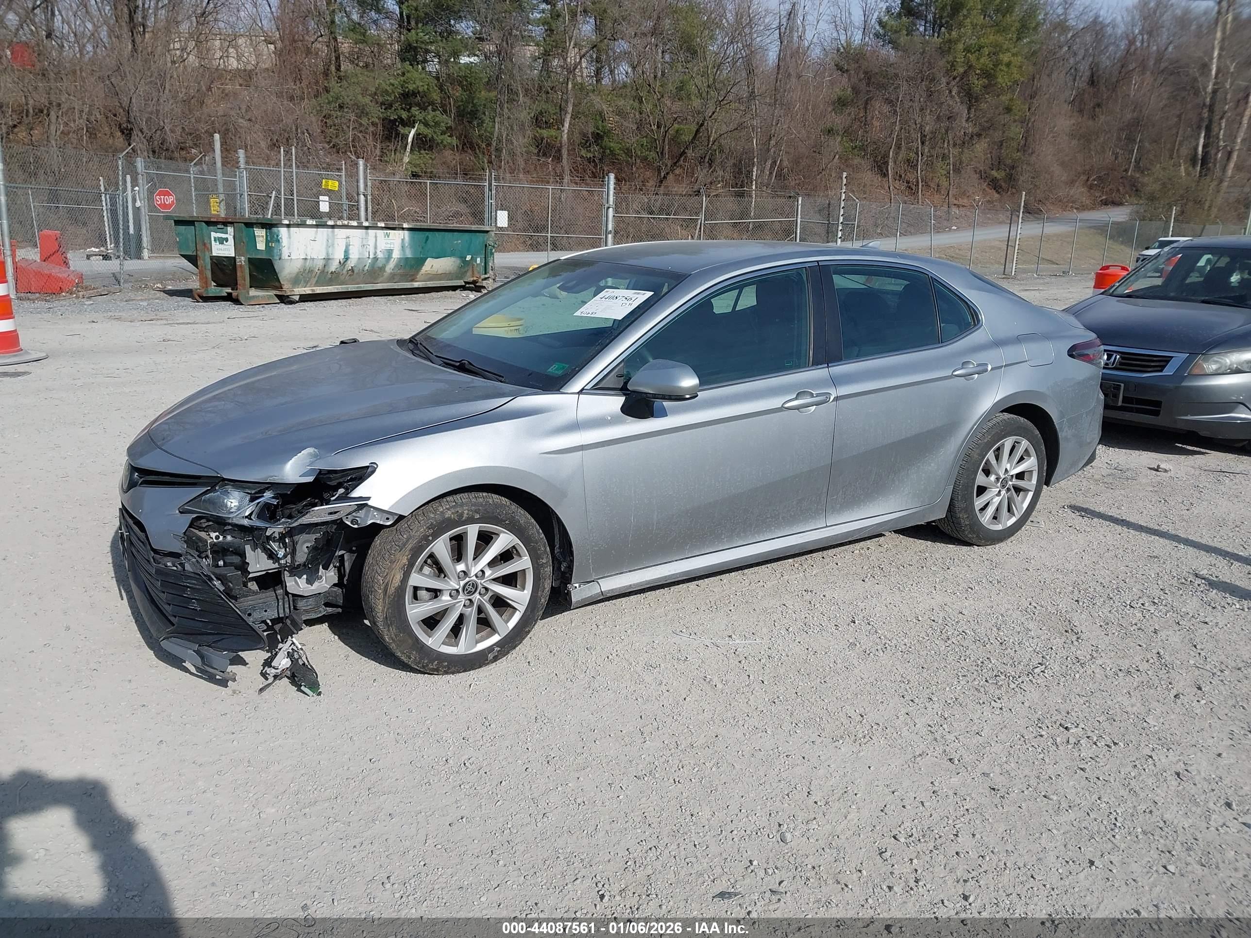TOYOTA CAMRY image 2