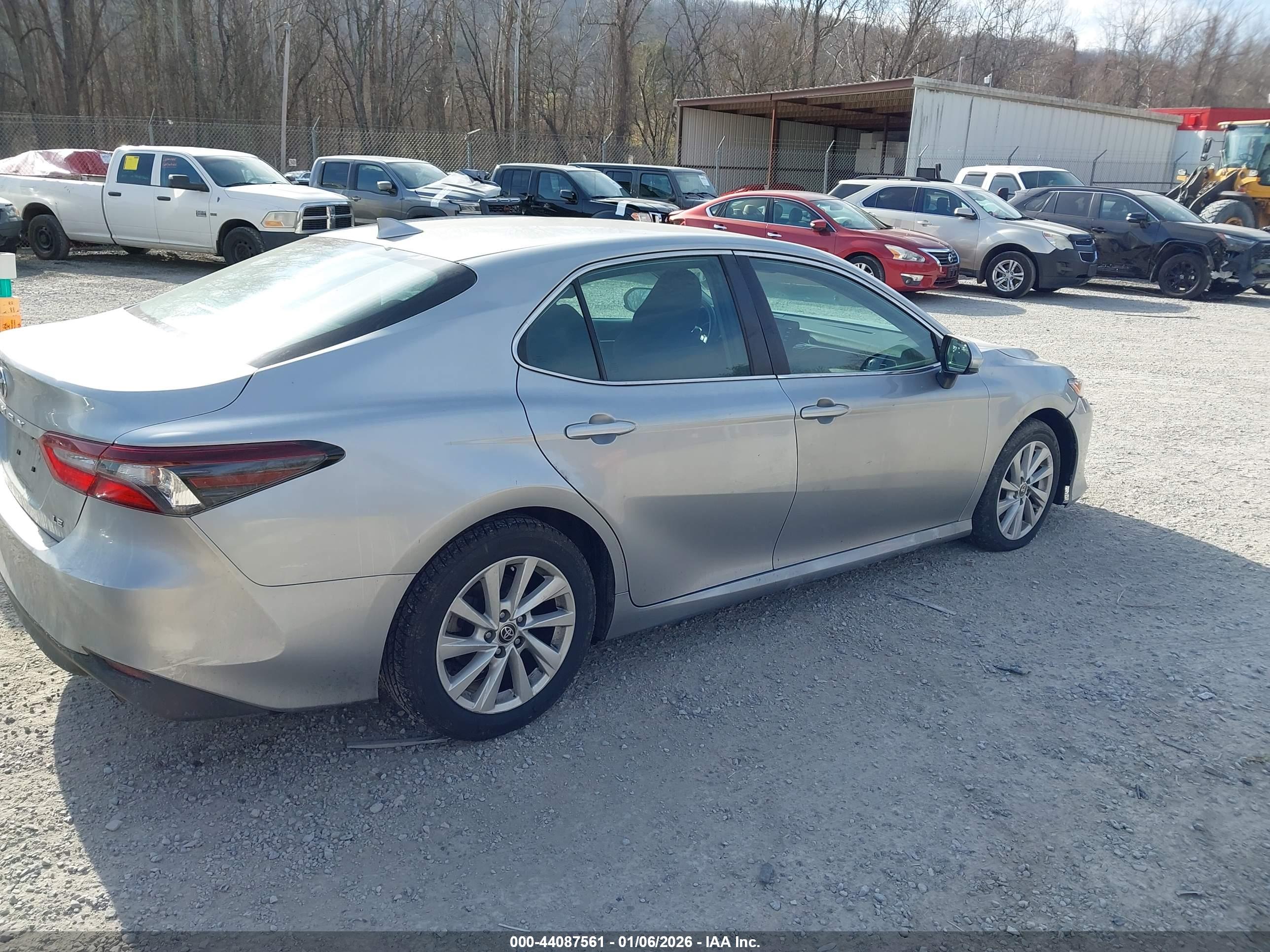 TOYOTA CAMRY image 4