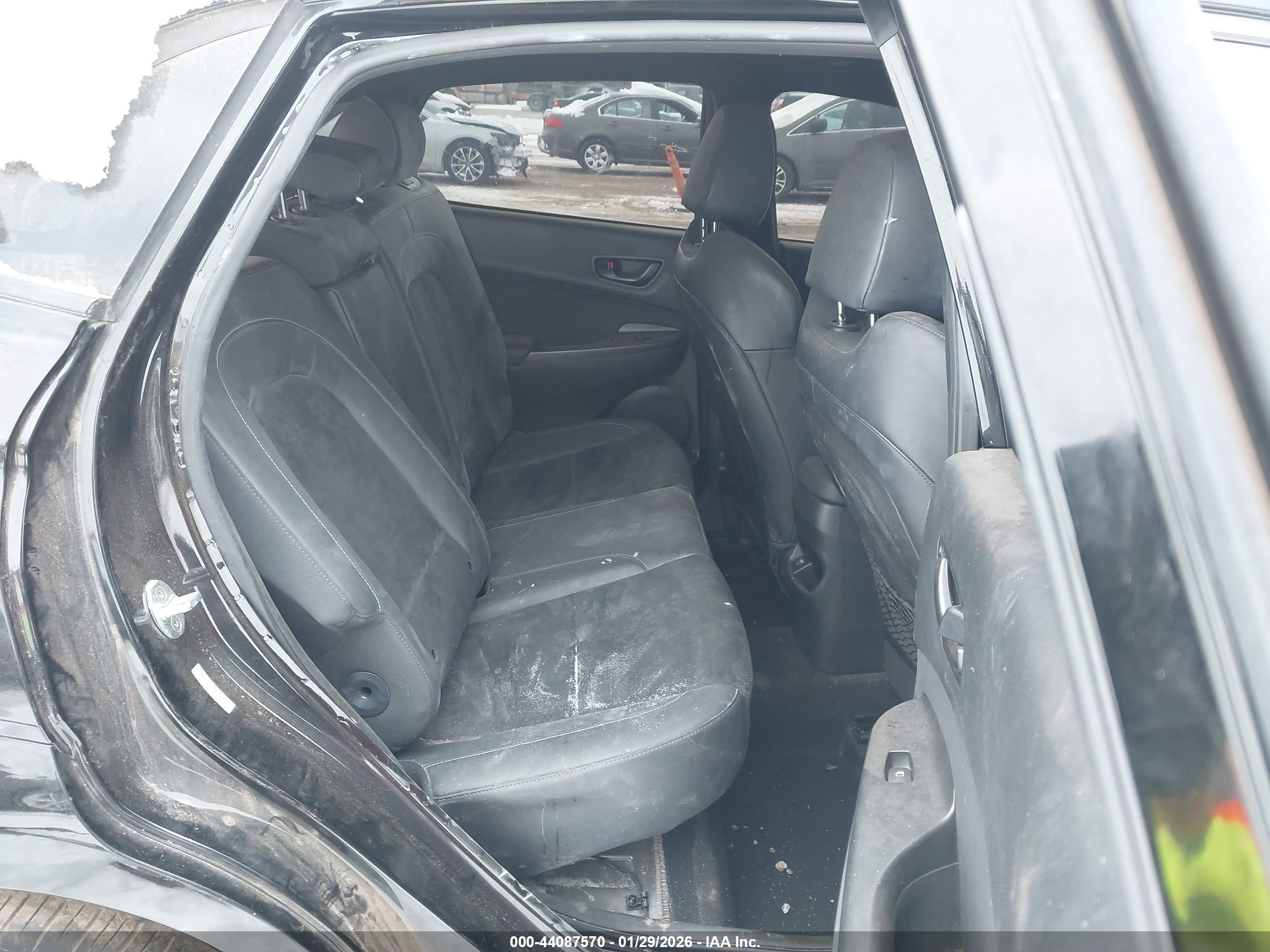 HYUNDAI KONA image 8