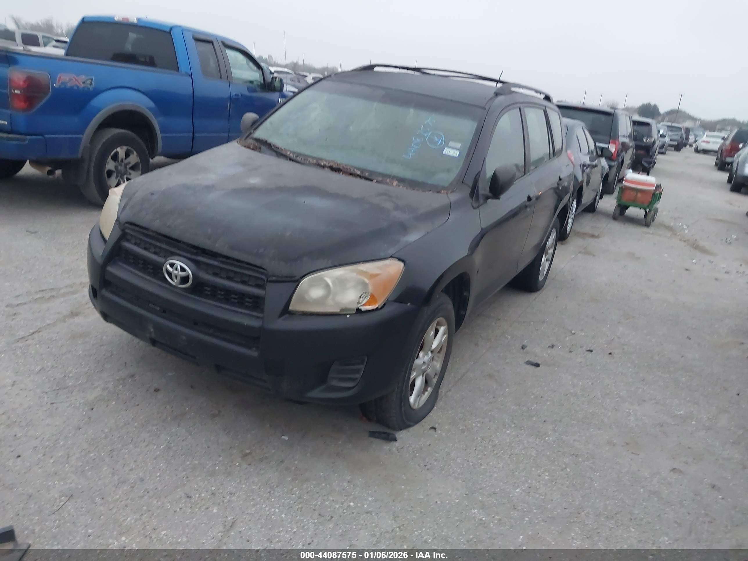 TOYOTA RAV4 image 2