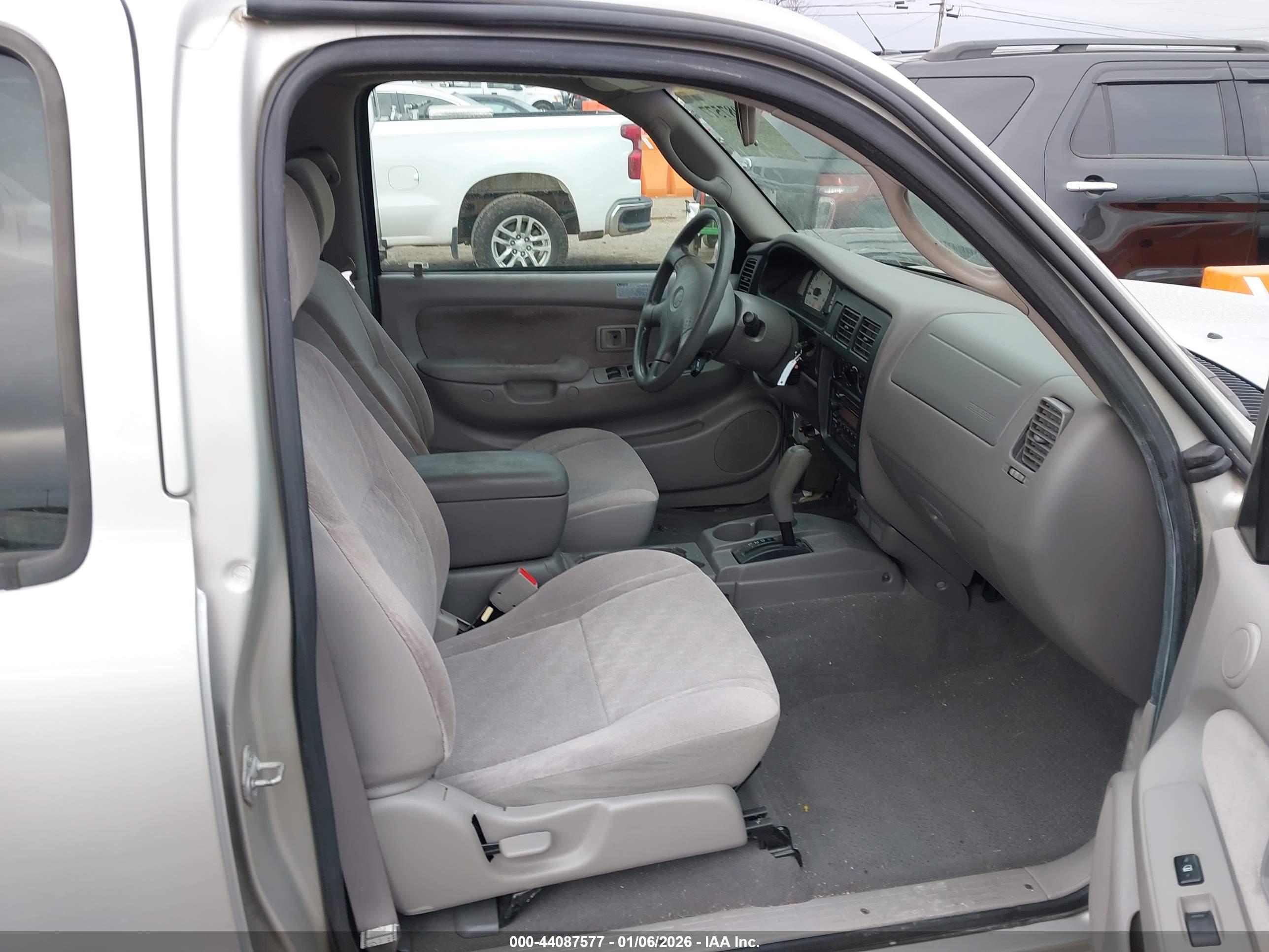 TOYOTA TACOMA image 5