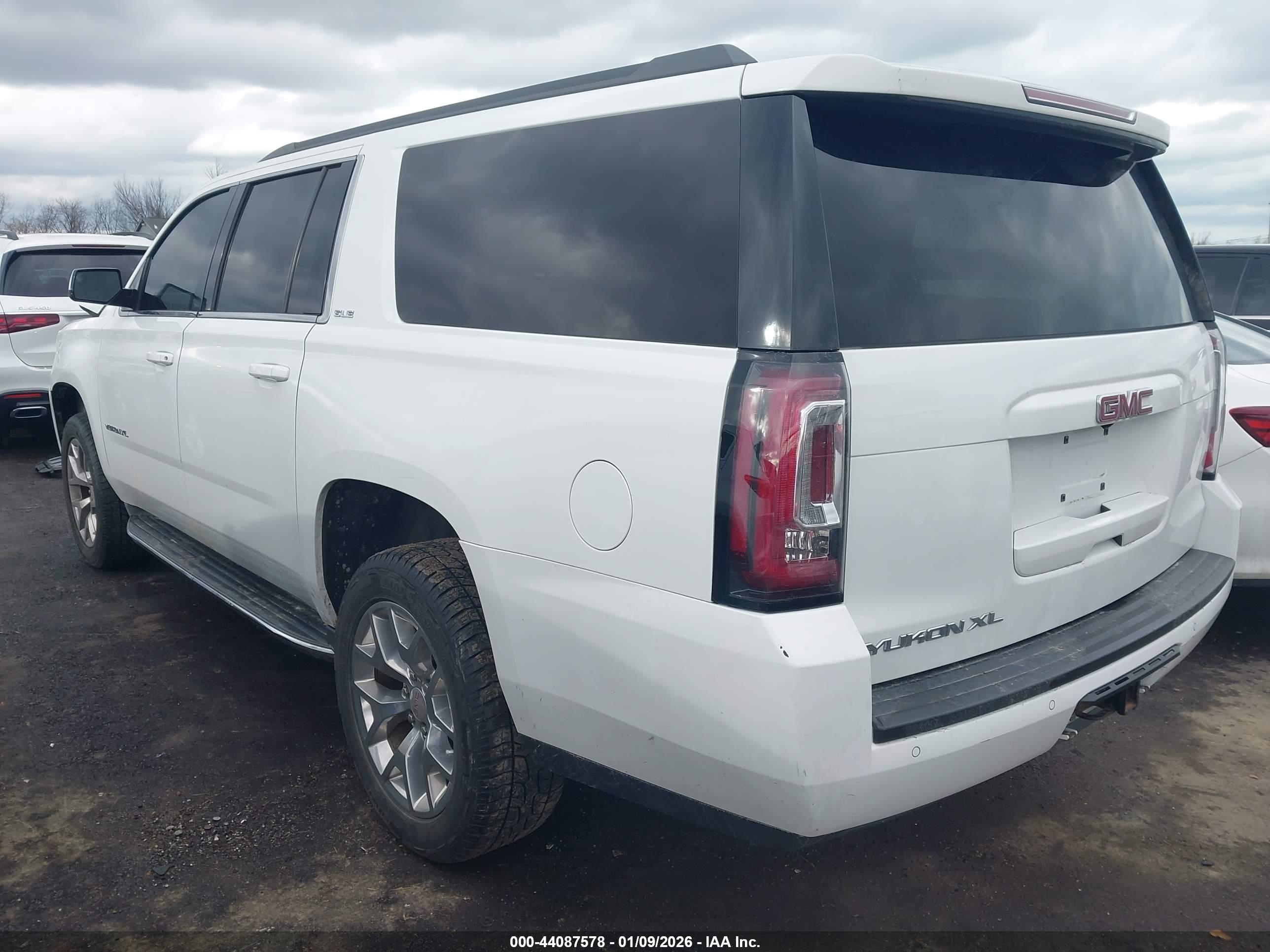 GMC YUKON image 3