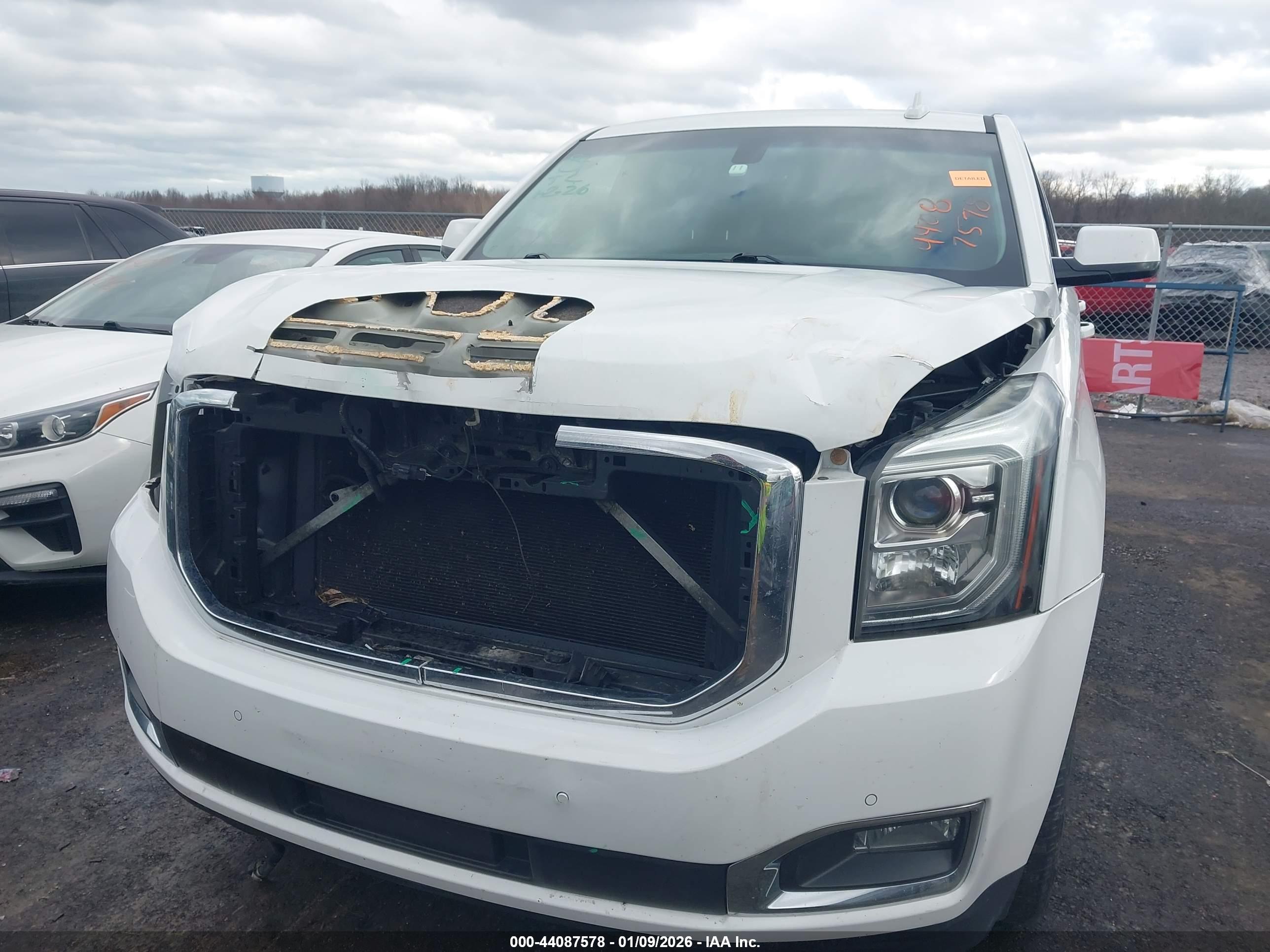 GMC YUKON image 6