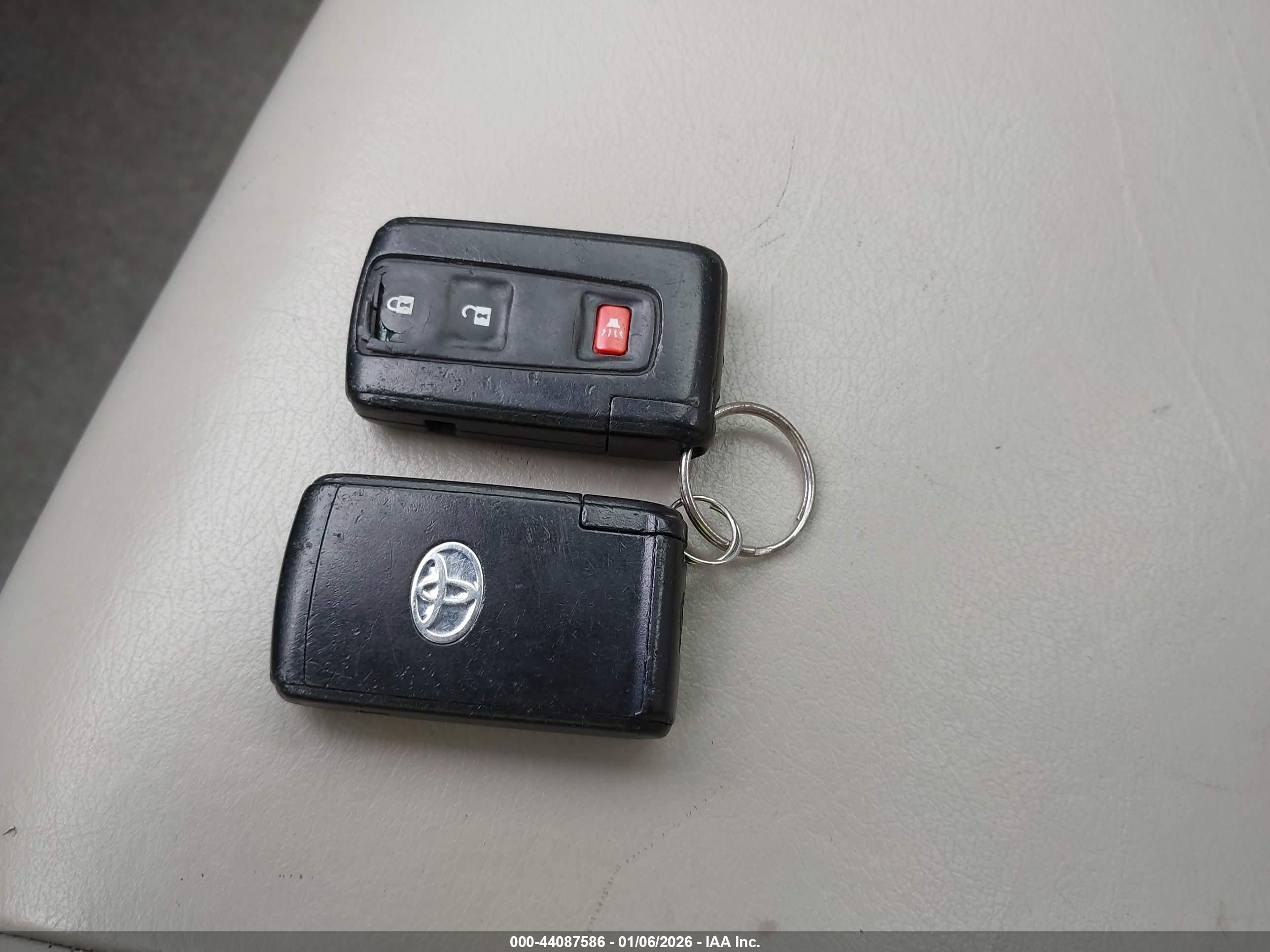 TOYOTA PRIUS image 11