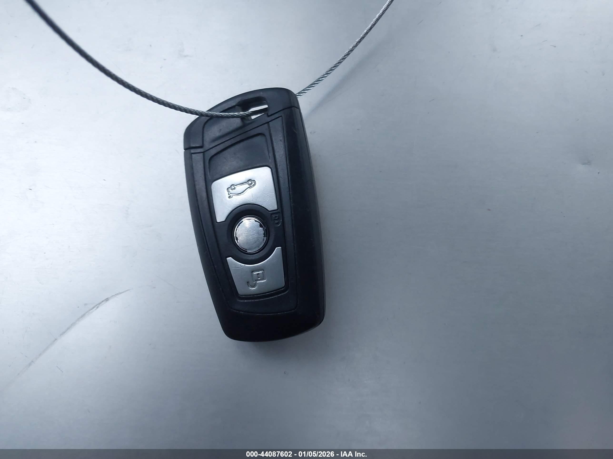 BMW 320I image 11