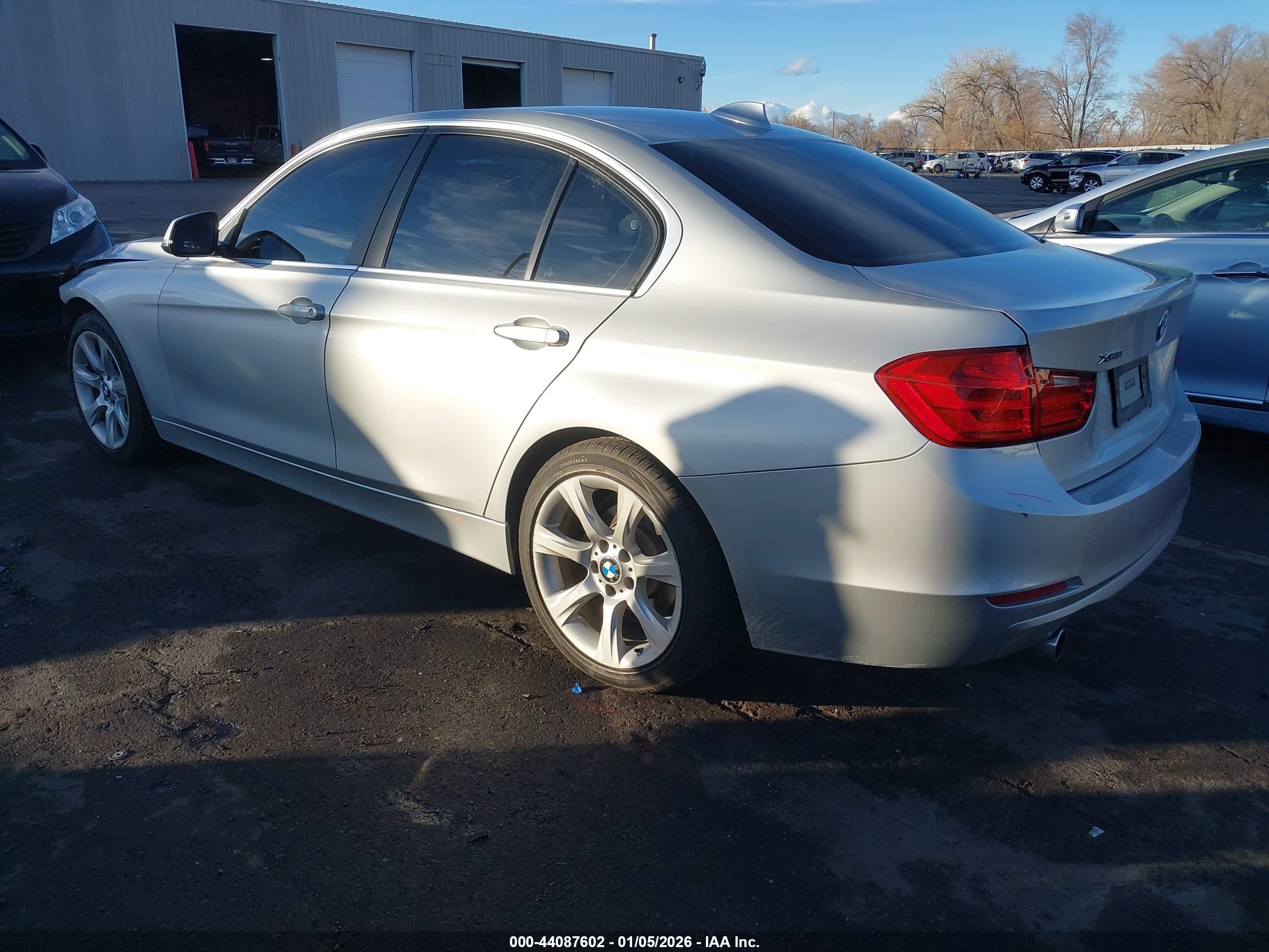 BMW 320I image 3
