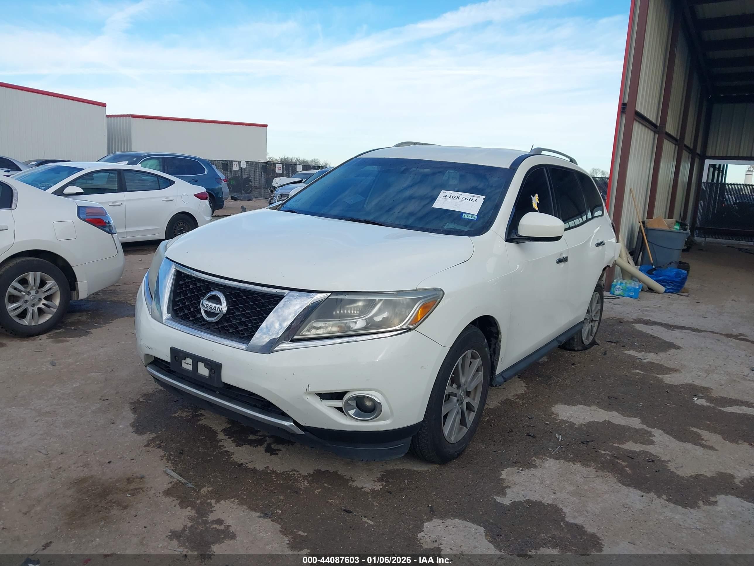 NISSAN PATHFINDER image 2