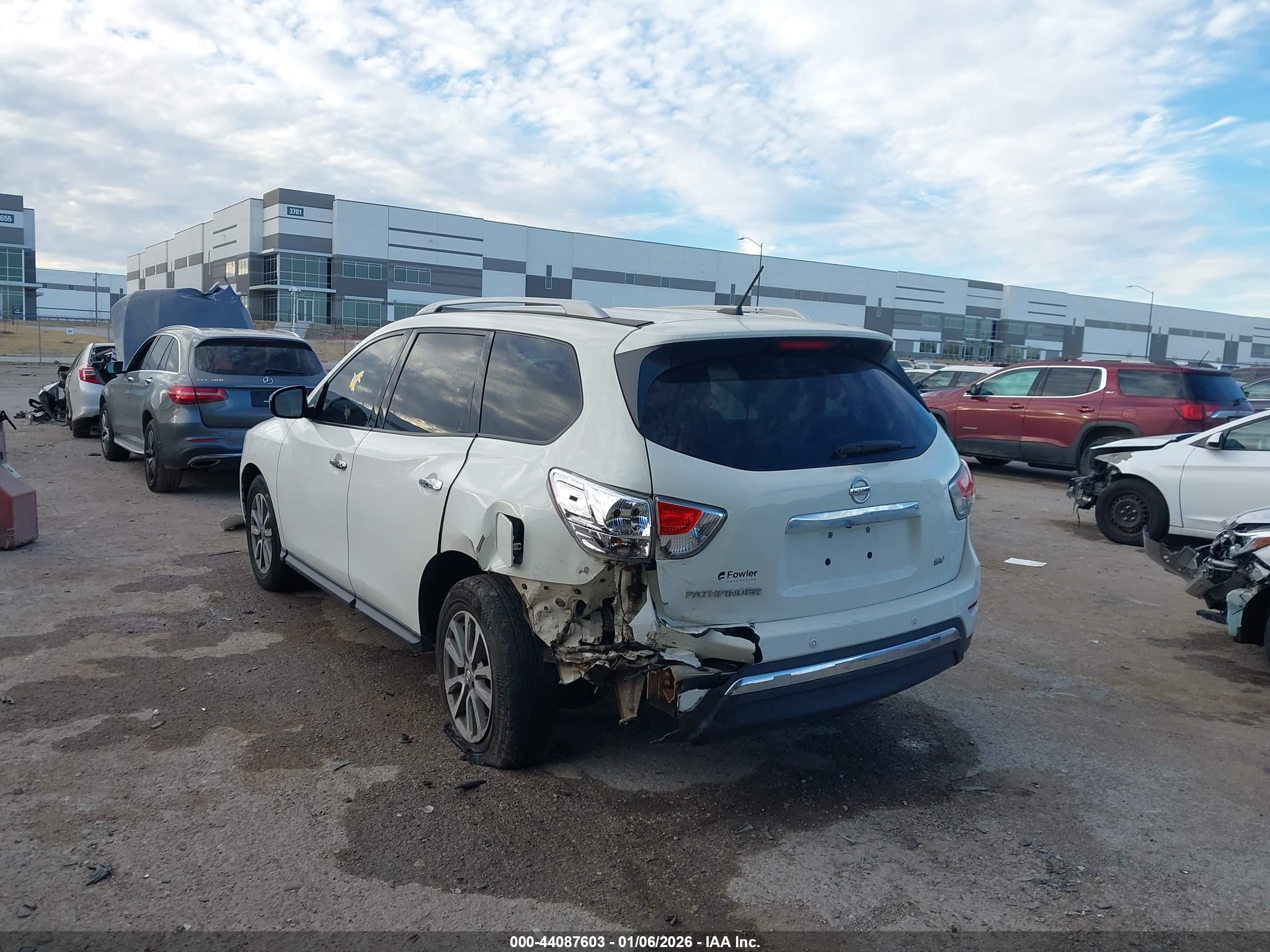 NISSAN PATHFINDER image 3