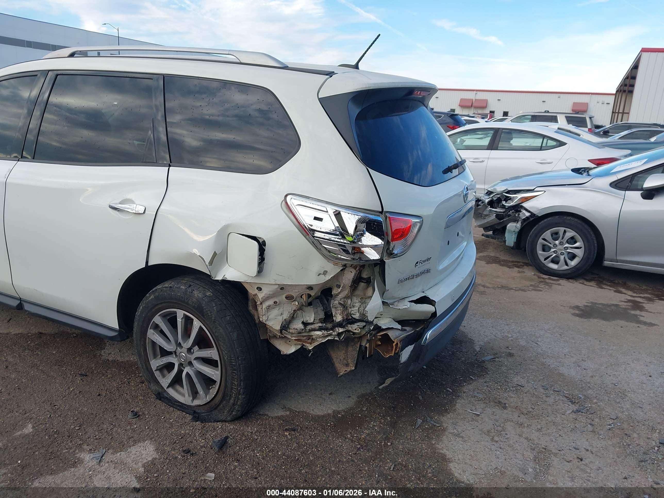 NISSAN PATHFINDER image 6