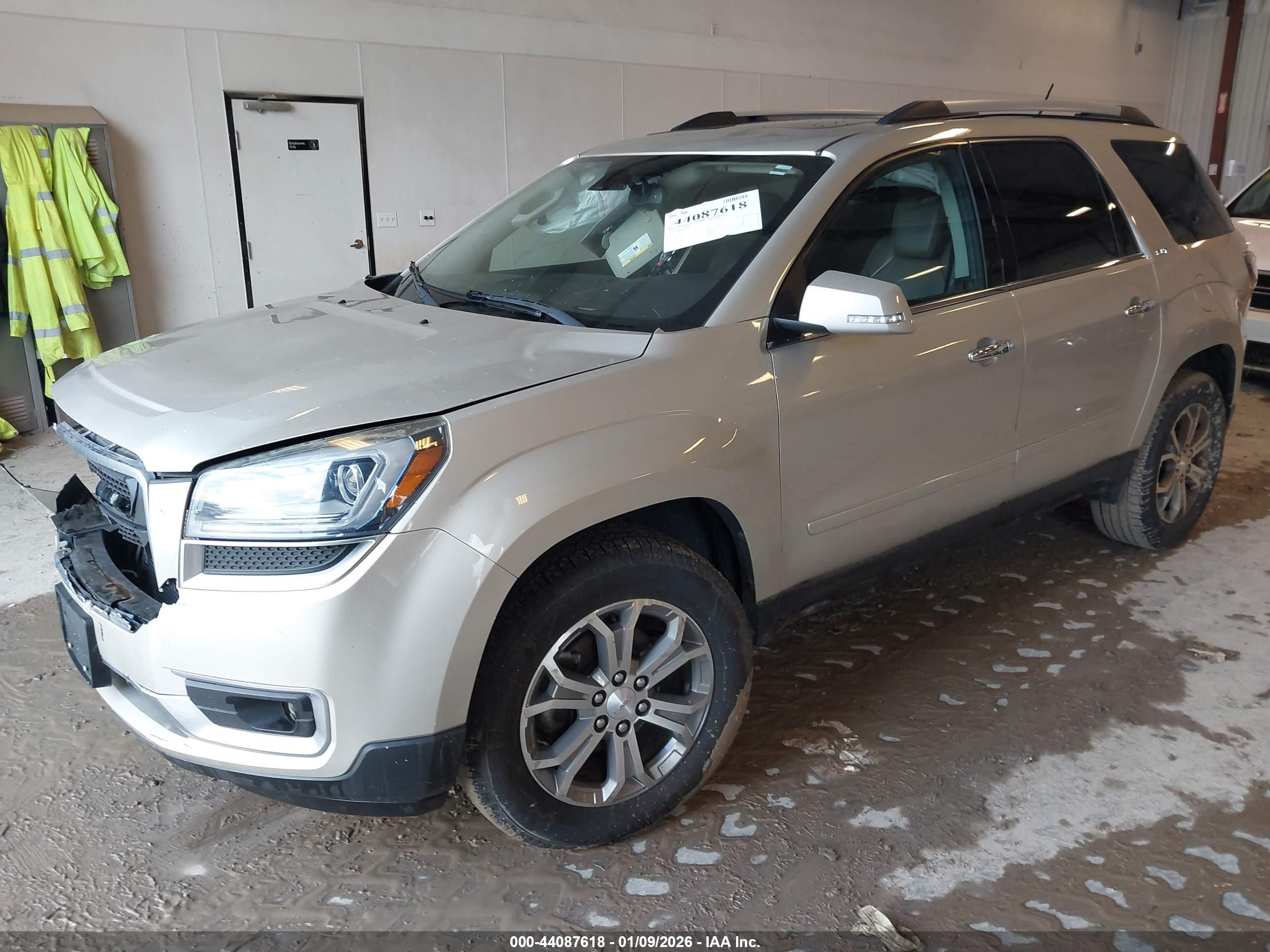 GMC ACADIA image 2