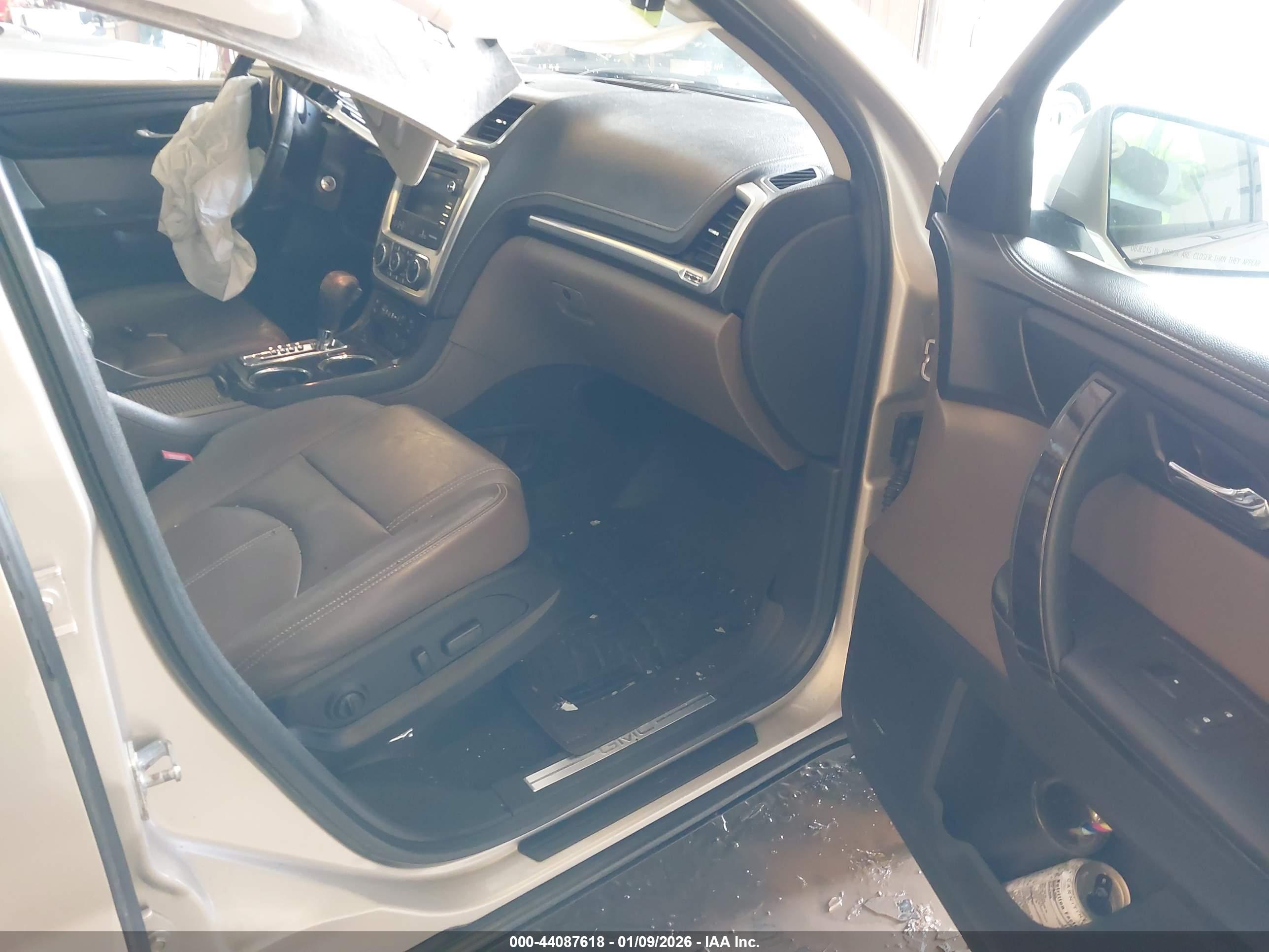 GMC ACADIA image 5