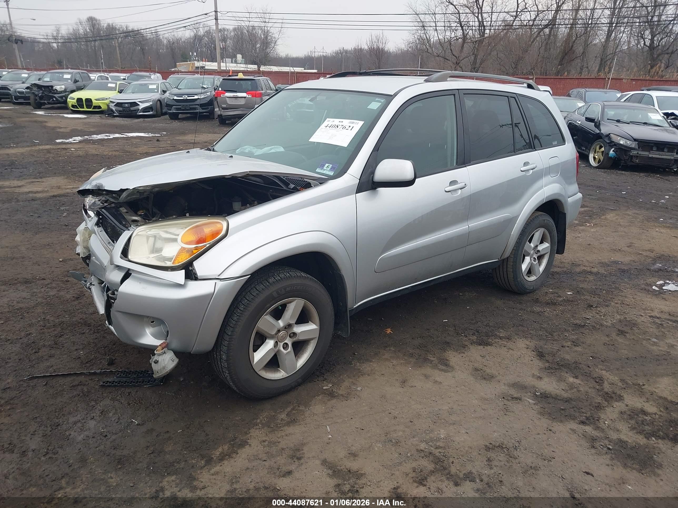 TOYOTA RAV4 image 2