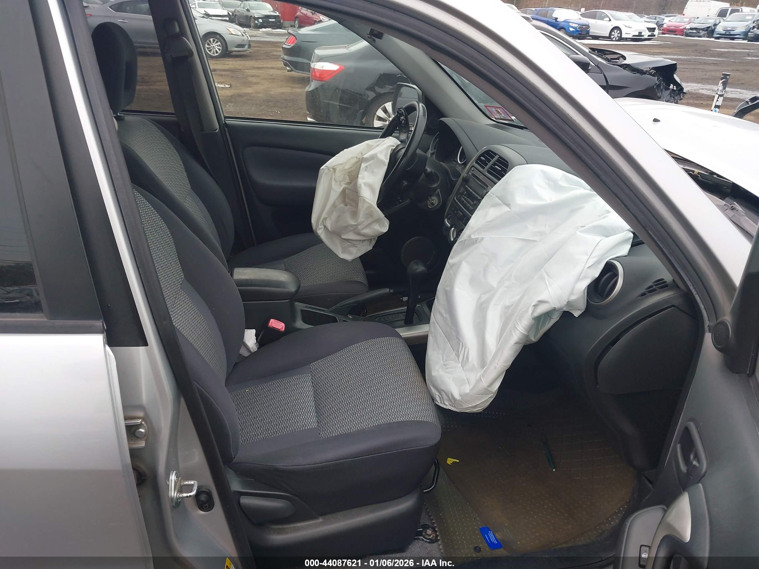 TOYOTA RAV4 image 5