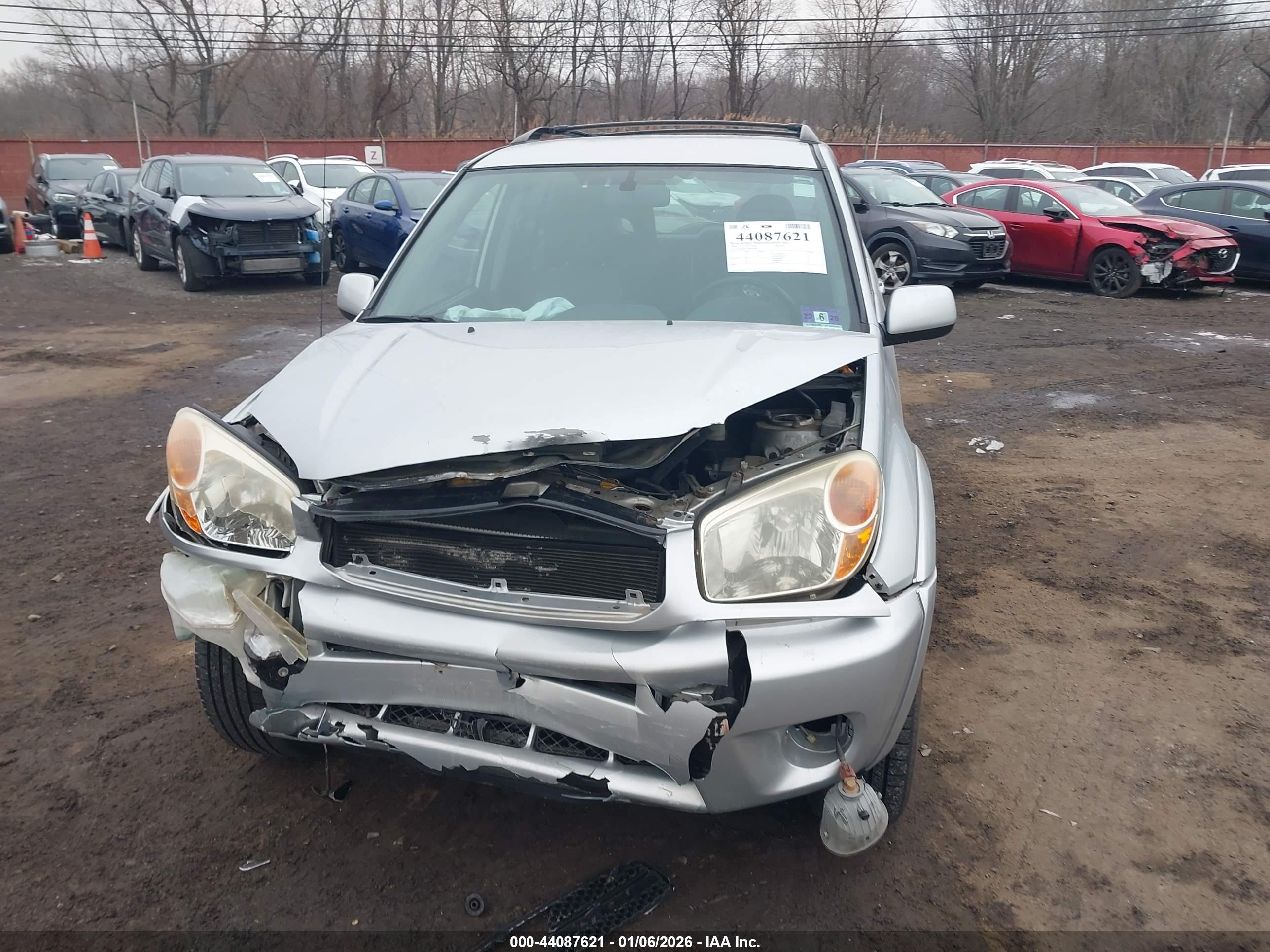 TOYOTA RAV4 image 6