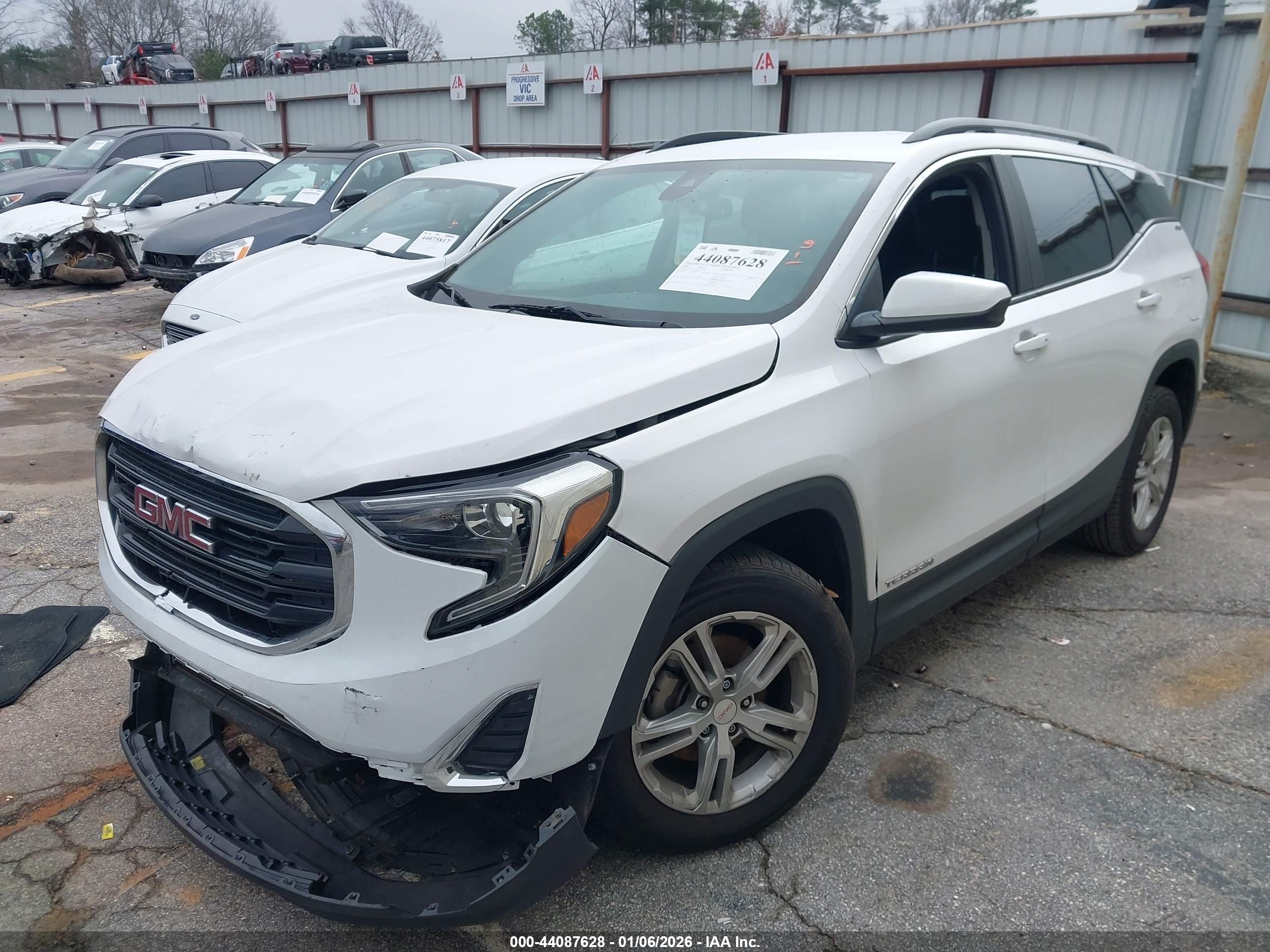 GMC TERRAIN image 2