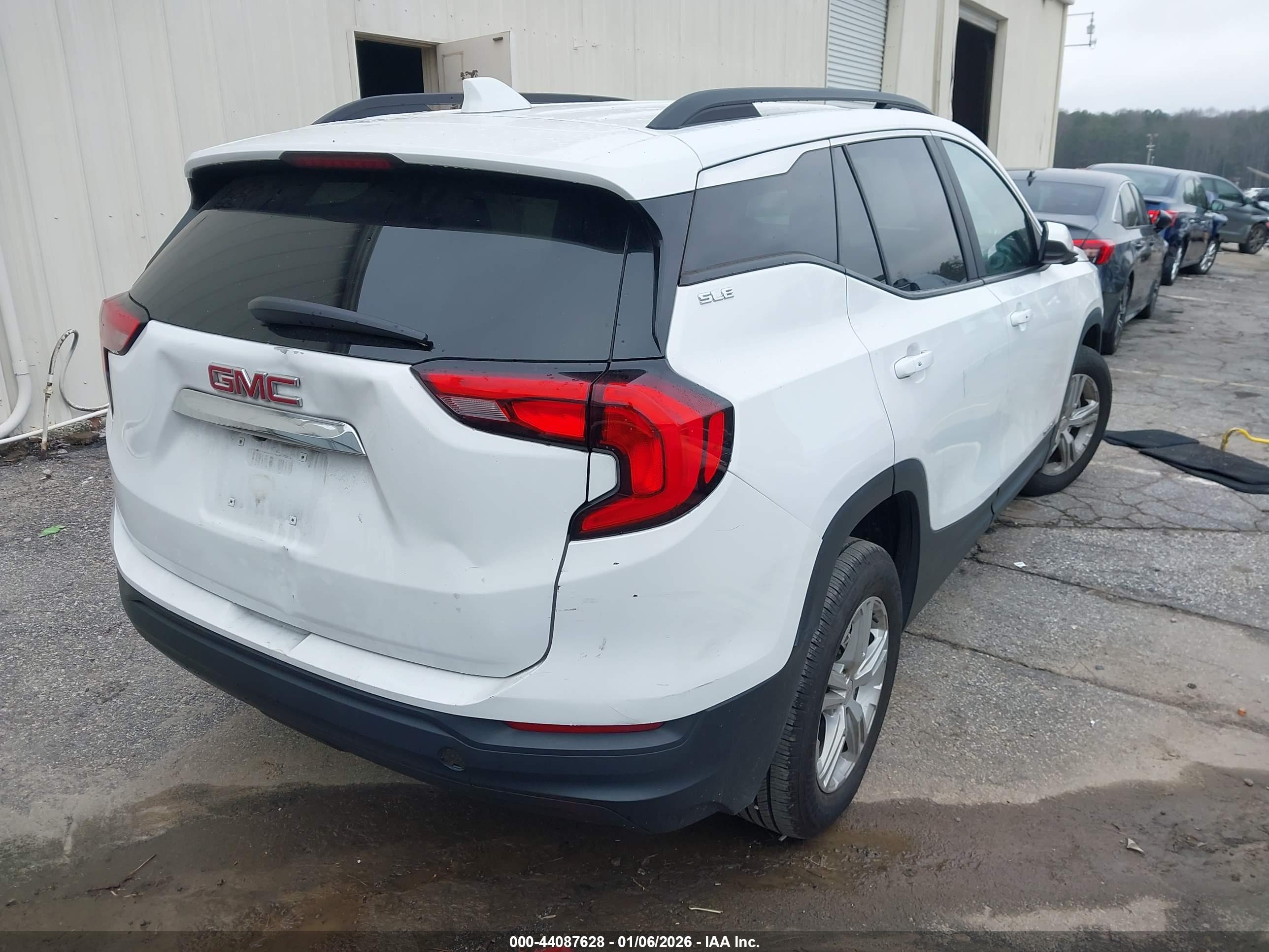 GMC TERRAIN image 4