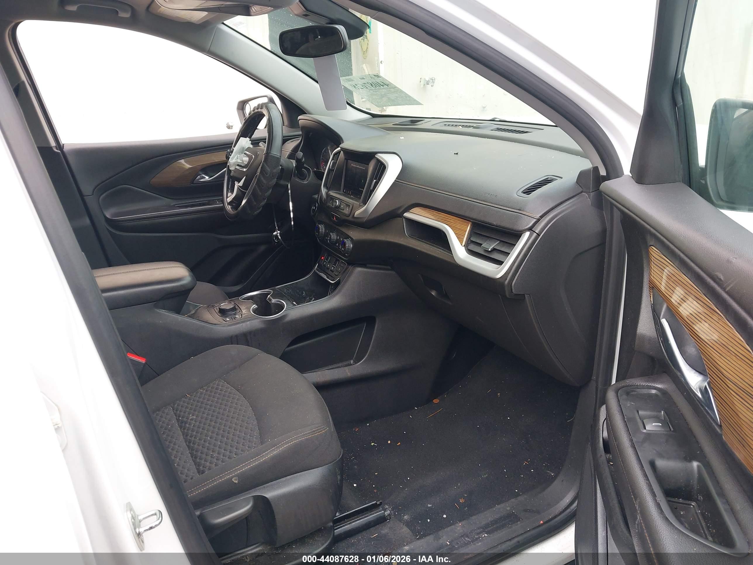 GMC TERRAIN image 5