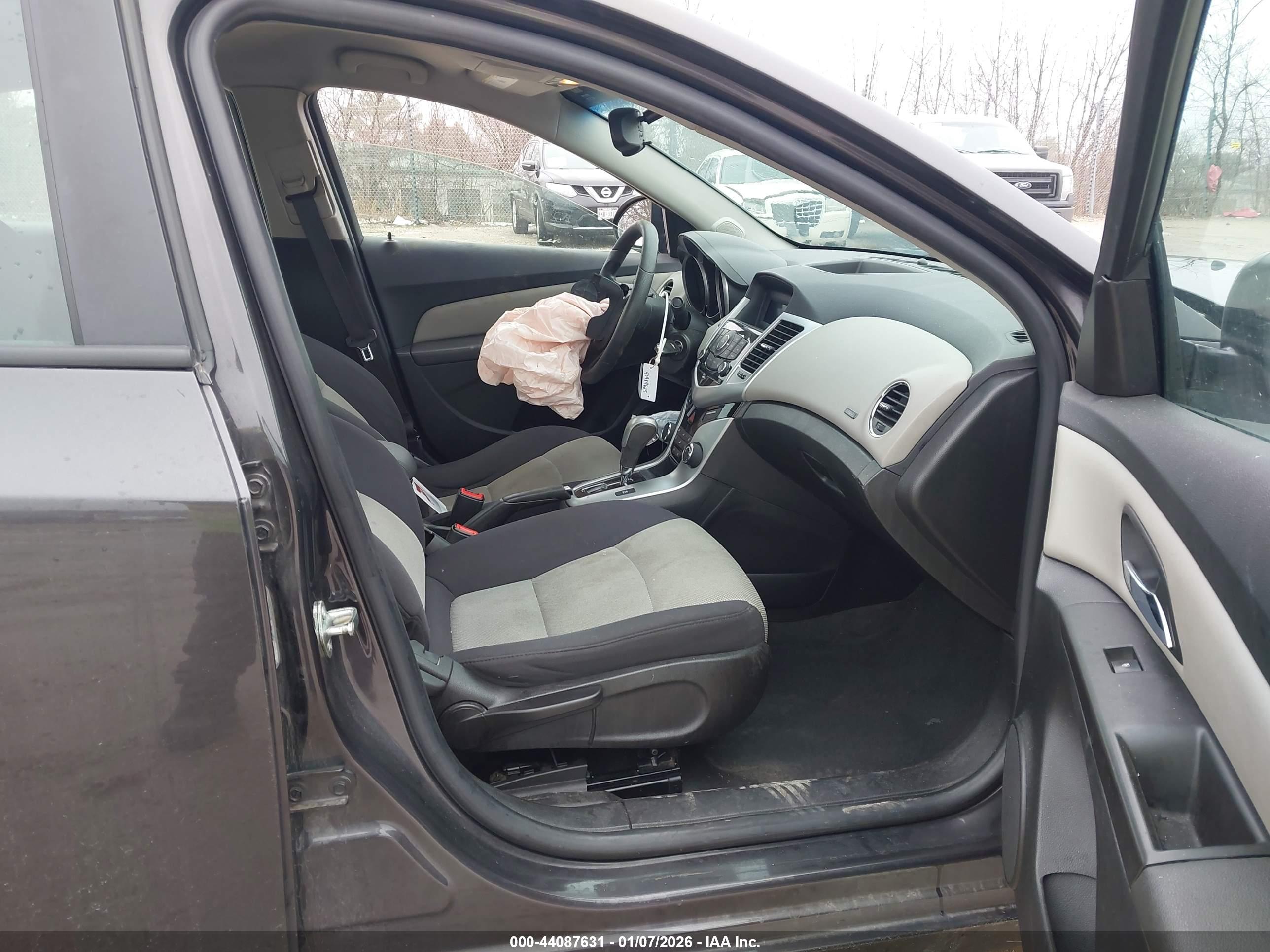 CHEVROLET CRUZE image 5