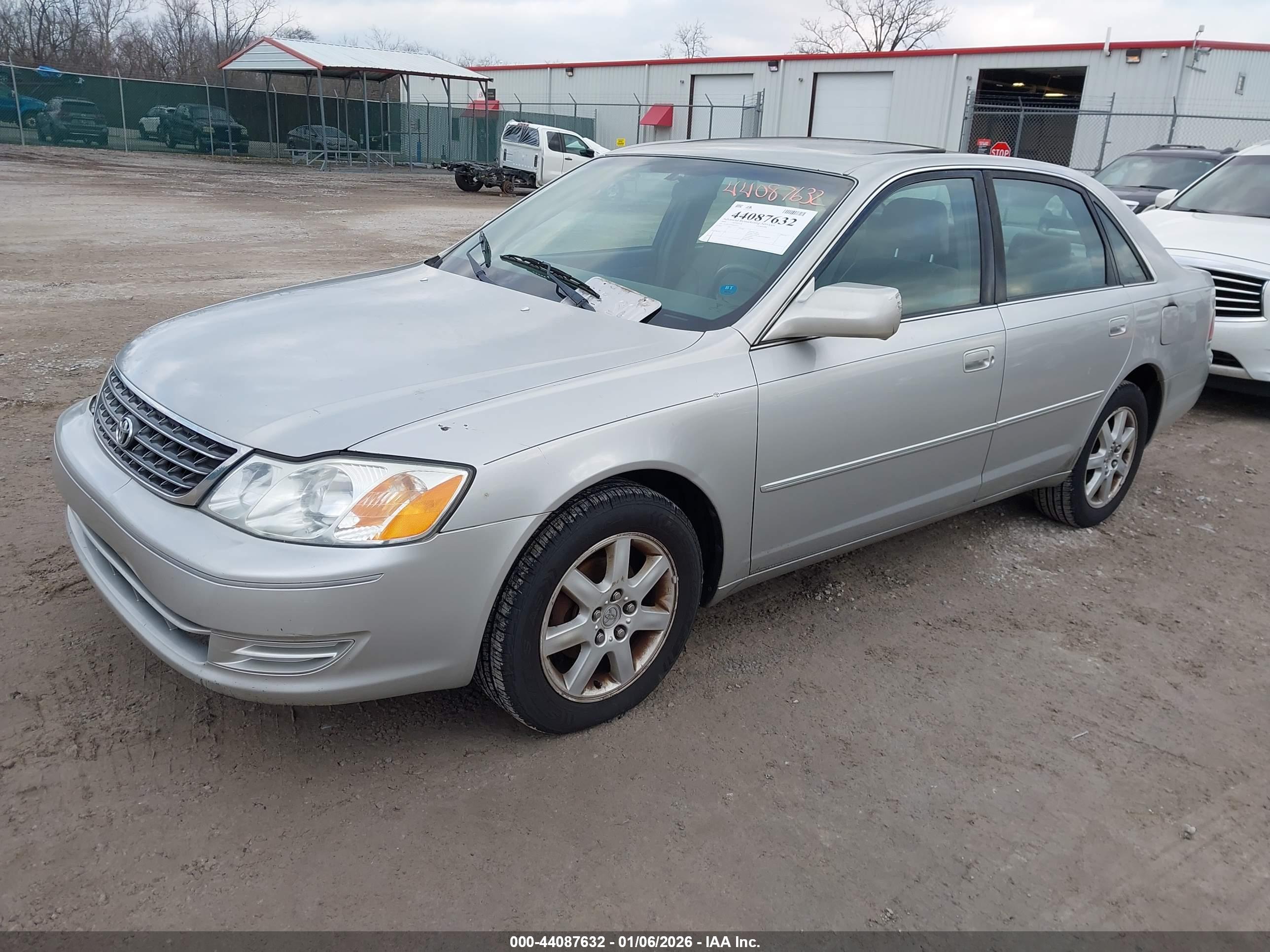 TOYOTA AVALON image 2