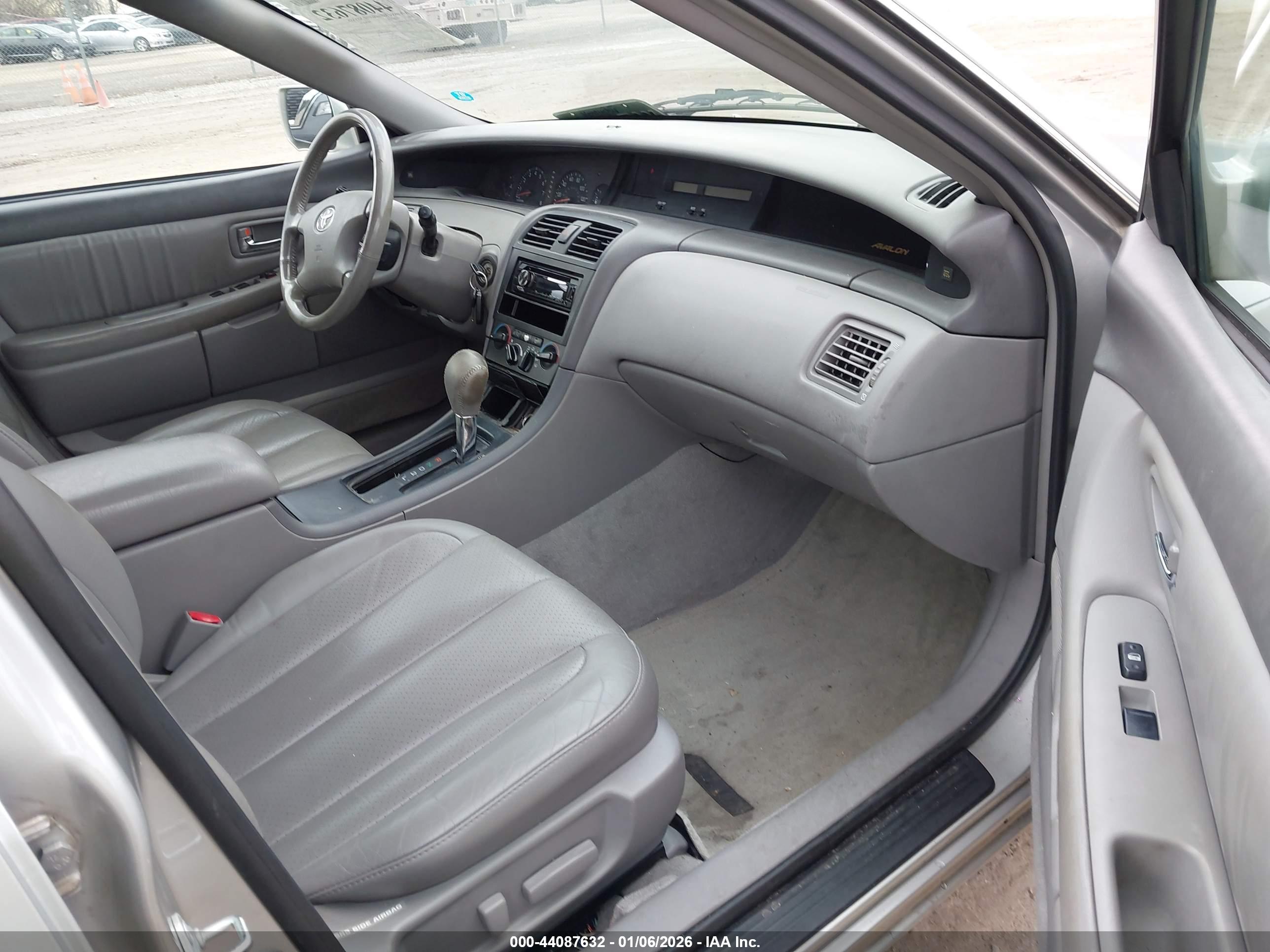 TOYOTA AVALON image 5