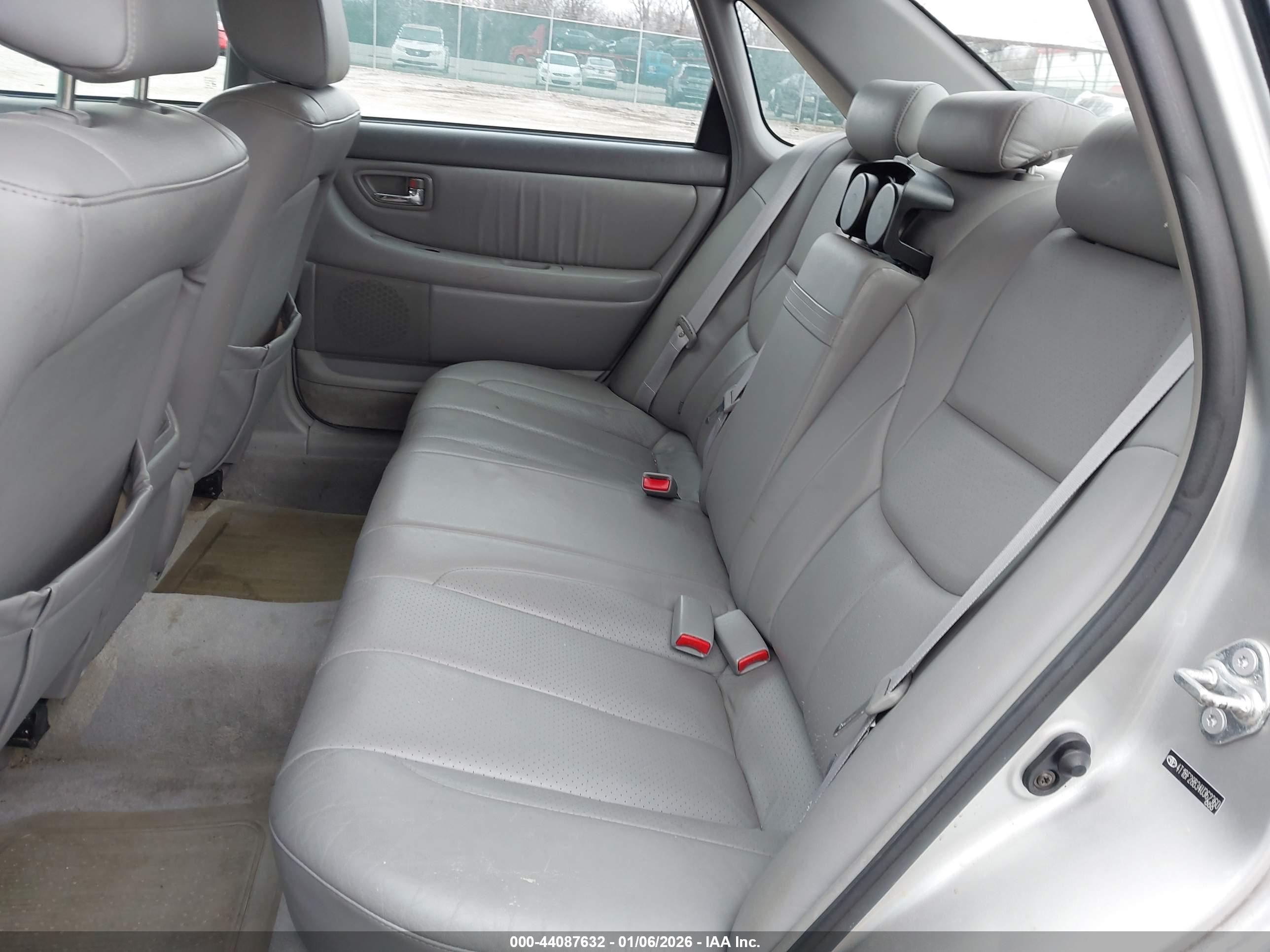 TOYOTA AVALON image 8