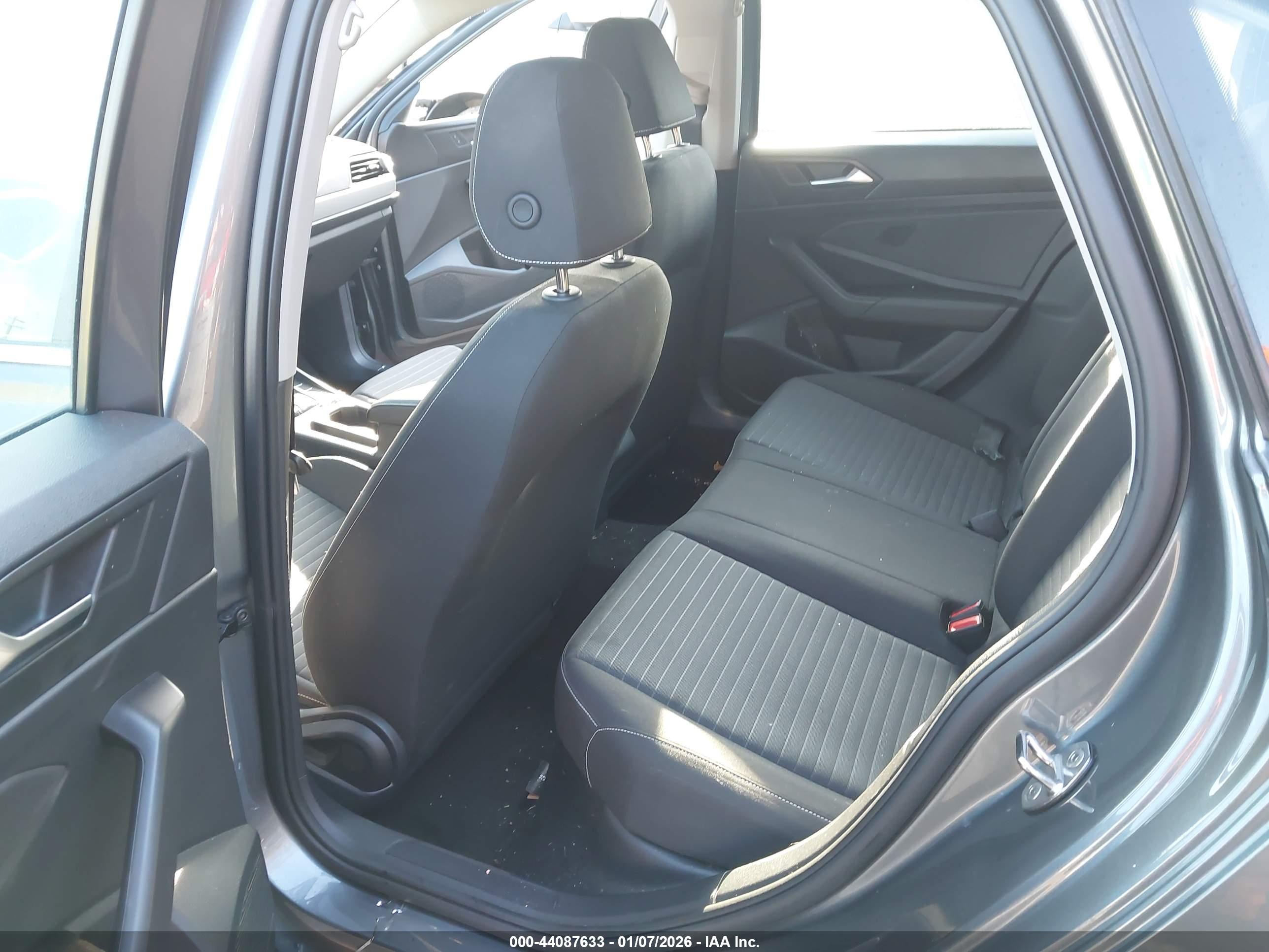 VOLKSWAGEN JETTA image 8
