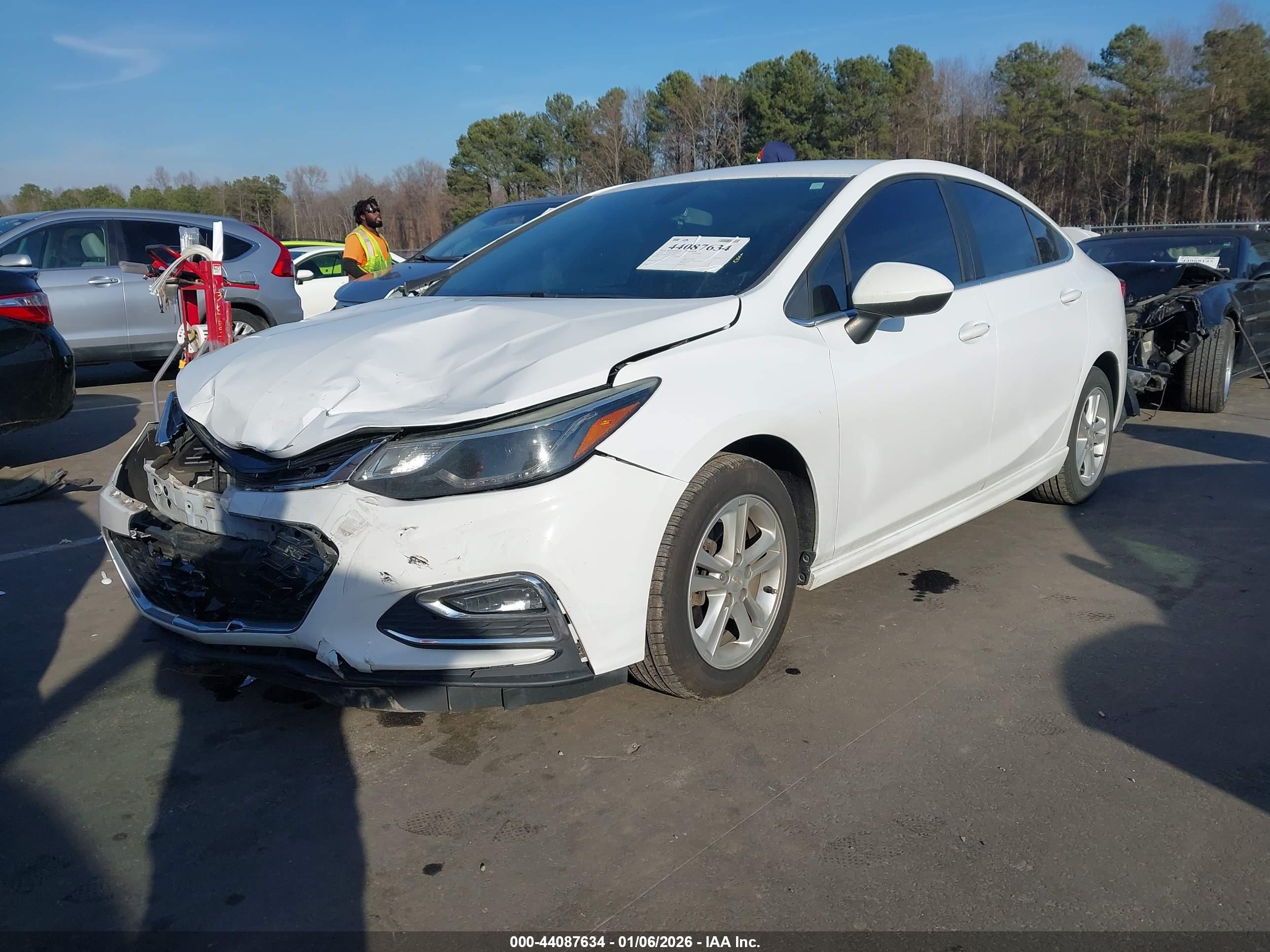 CHEVROLET CRUZE image 2