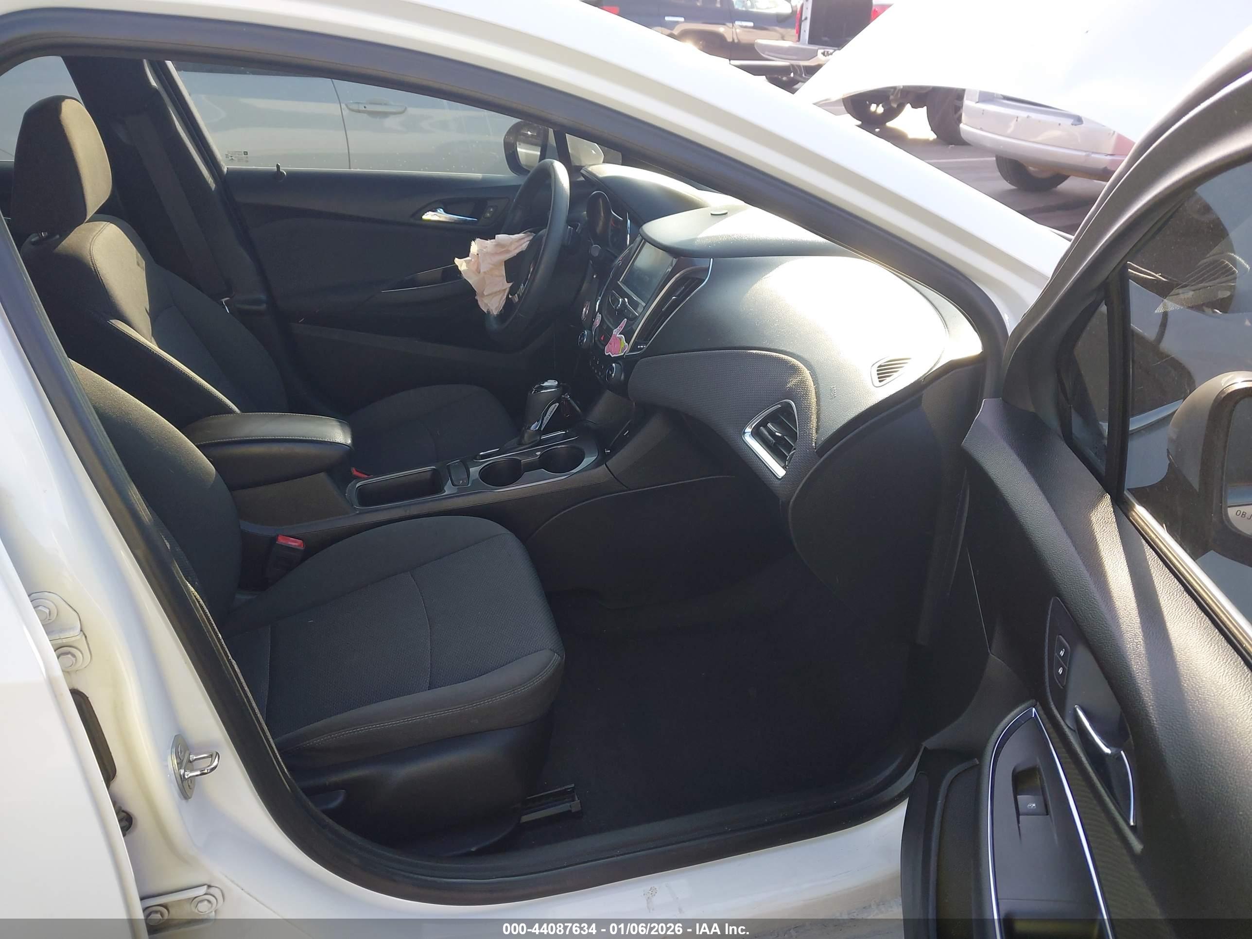 CHEVROLET CRUZE image 5