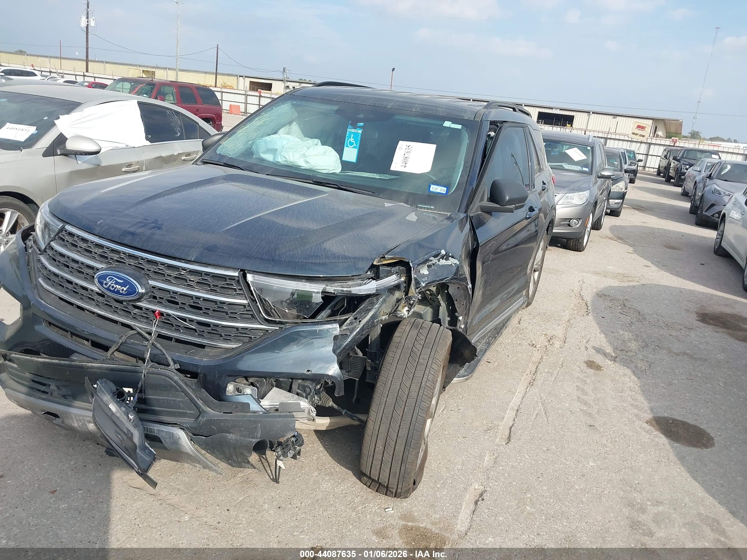 FORD EXPLORER image 2