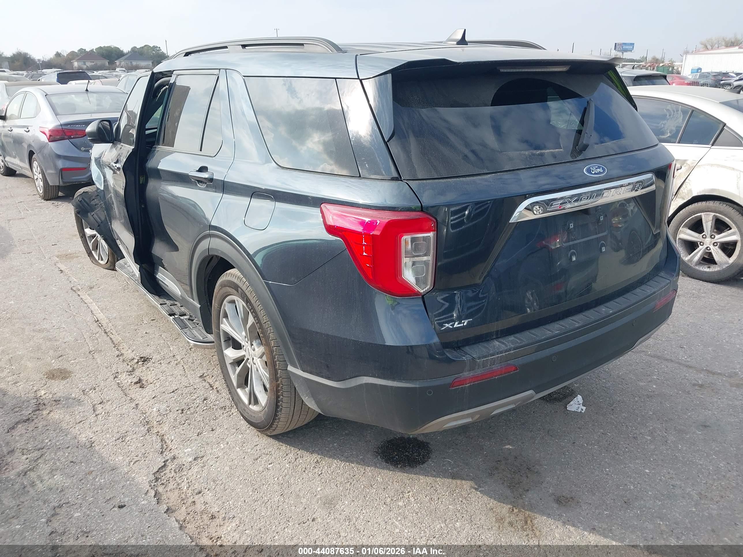 FORD EXPLORER image 3
