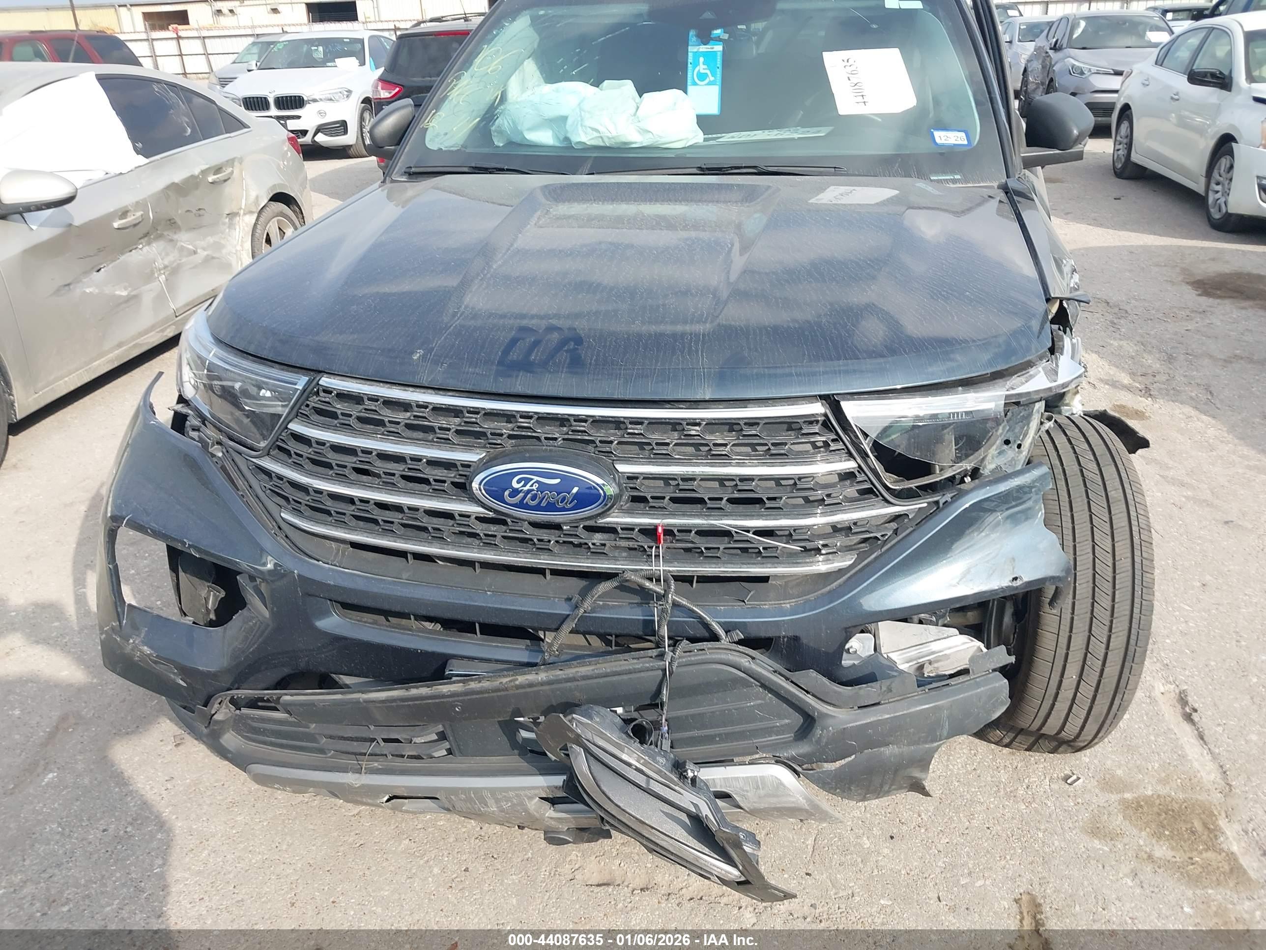 FORD EXPLORER image 6