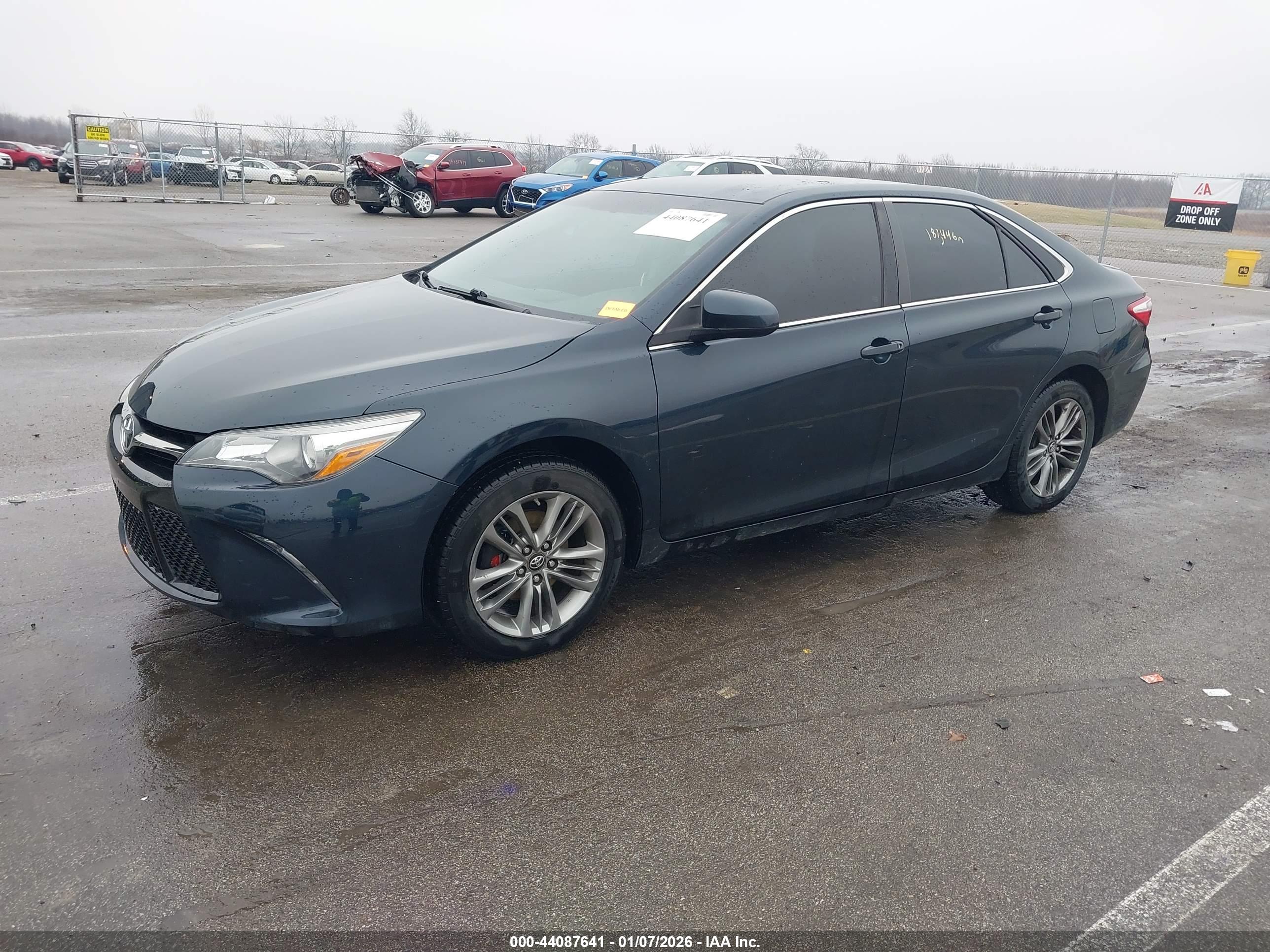 TOYOTA CAMRY image 2