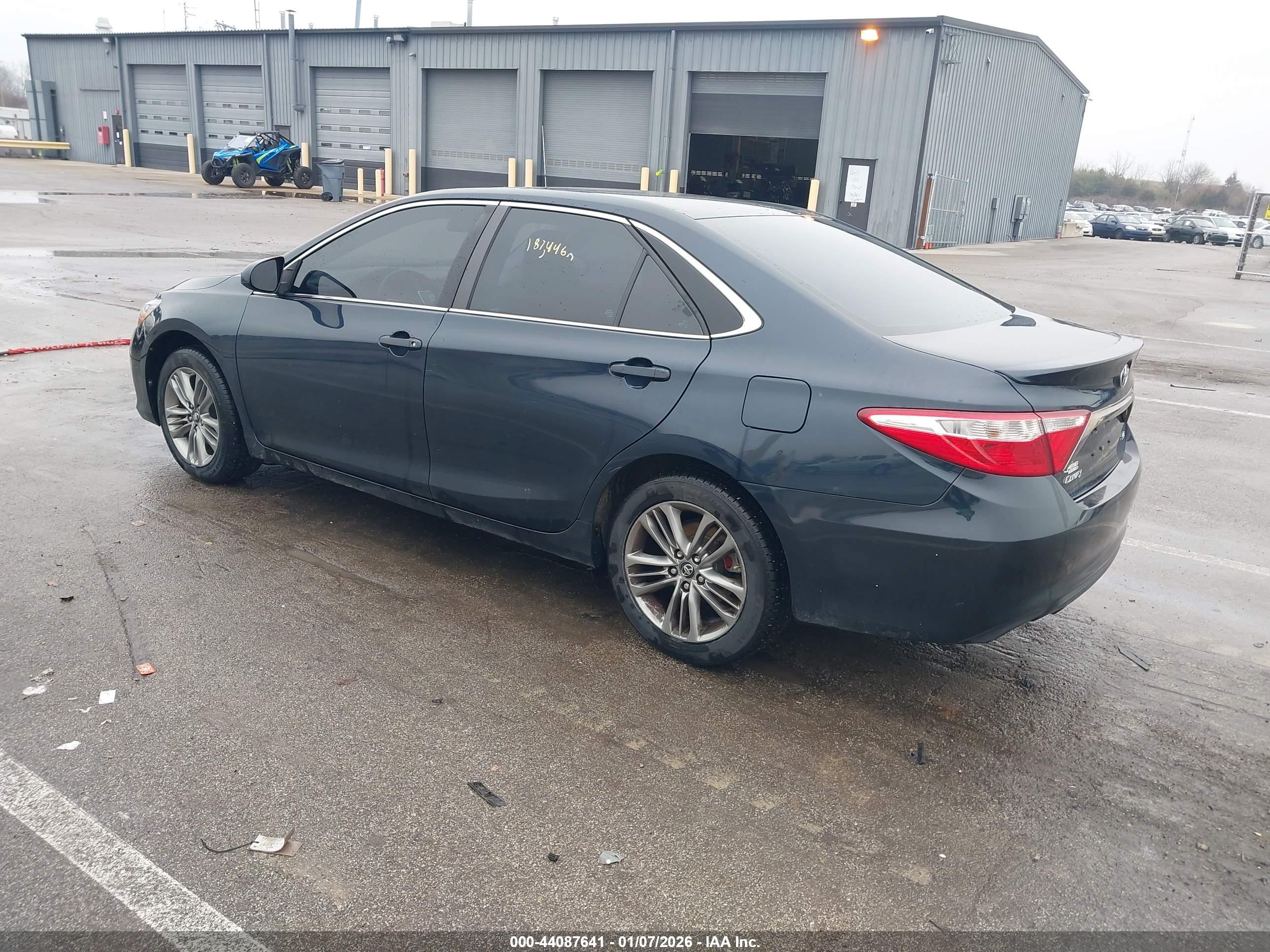 TOYOTA CAMRY image 3