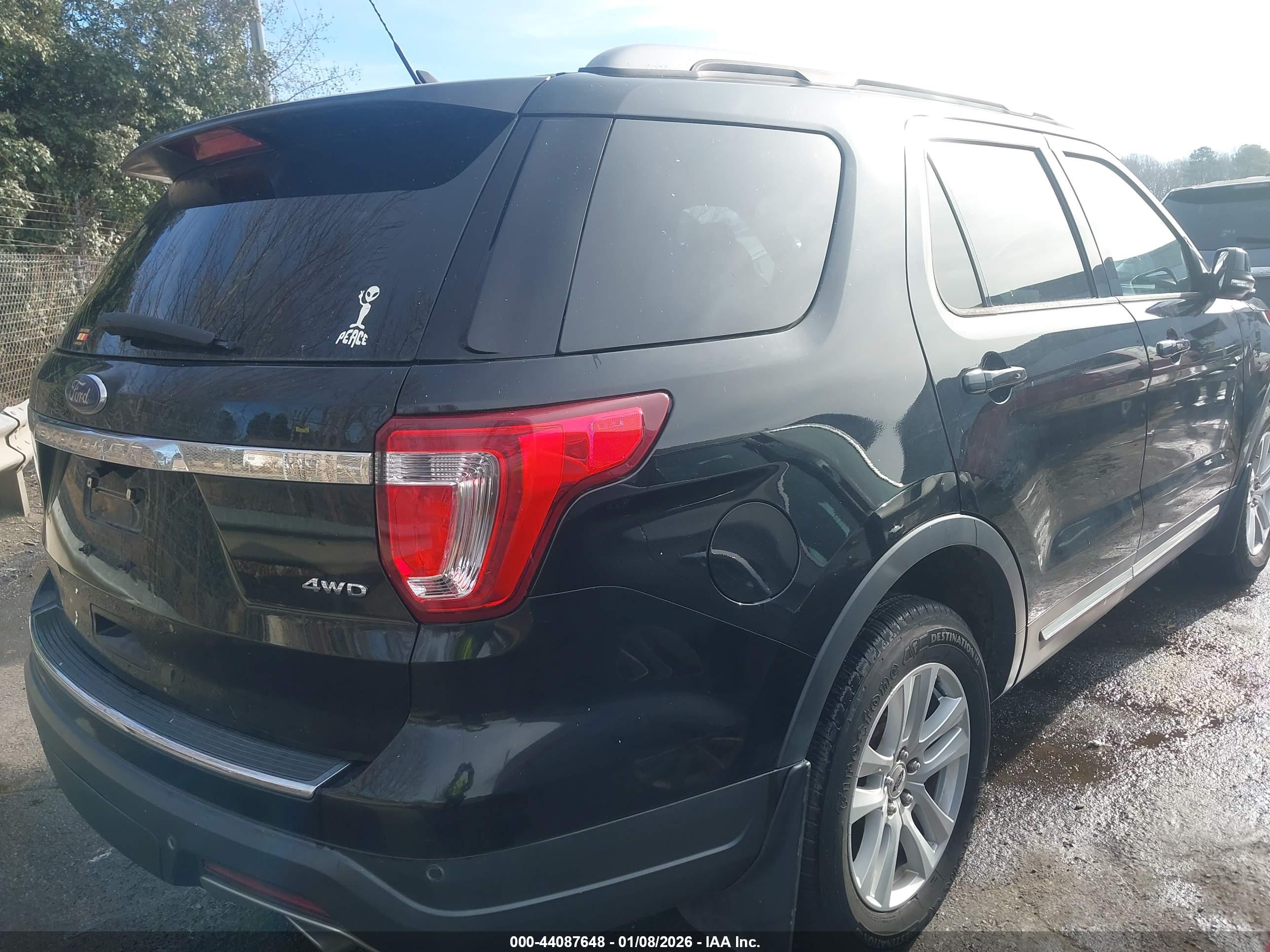 FORD EXPLORER image 4