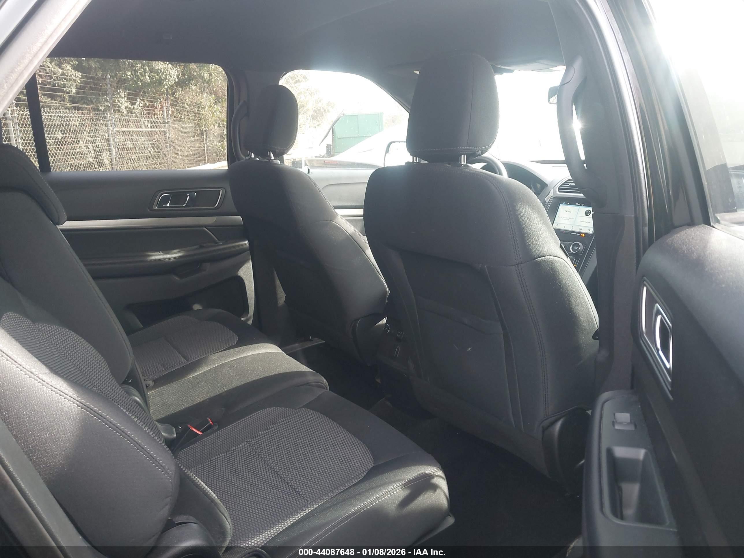 FORD EXPLORER image 8