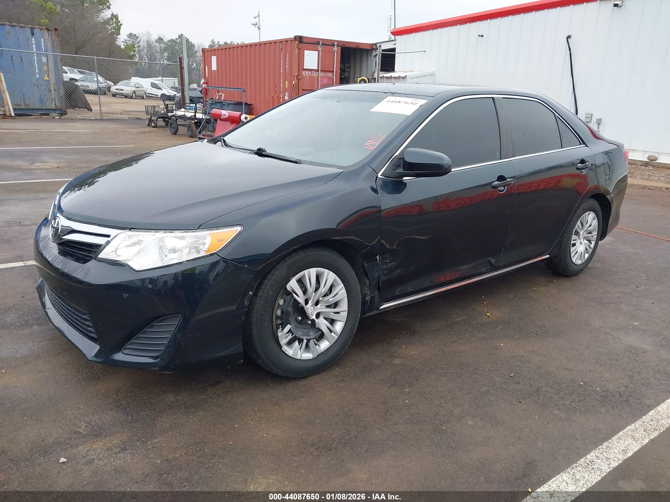 TOYOTA CAMRY image 2