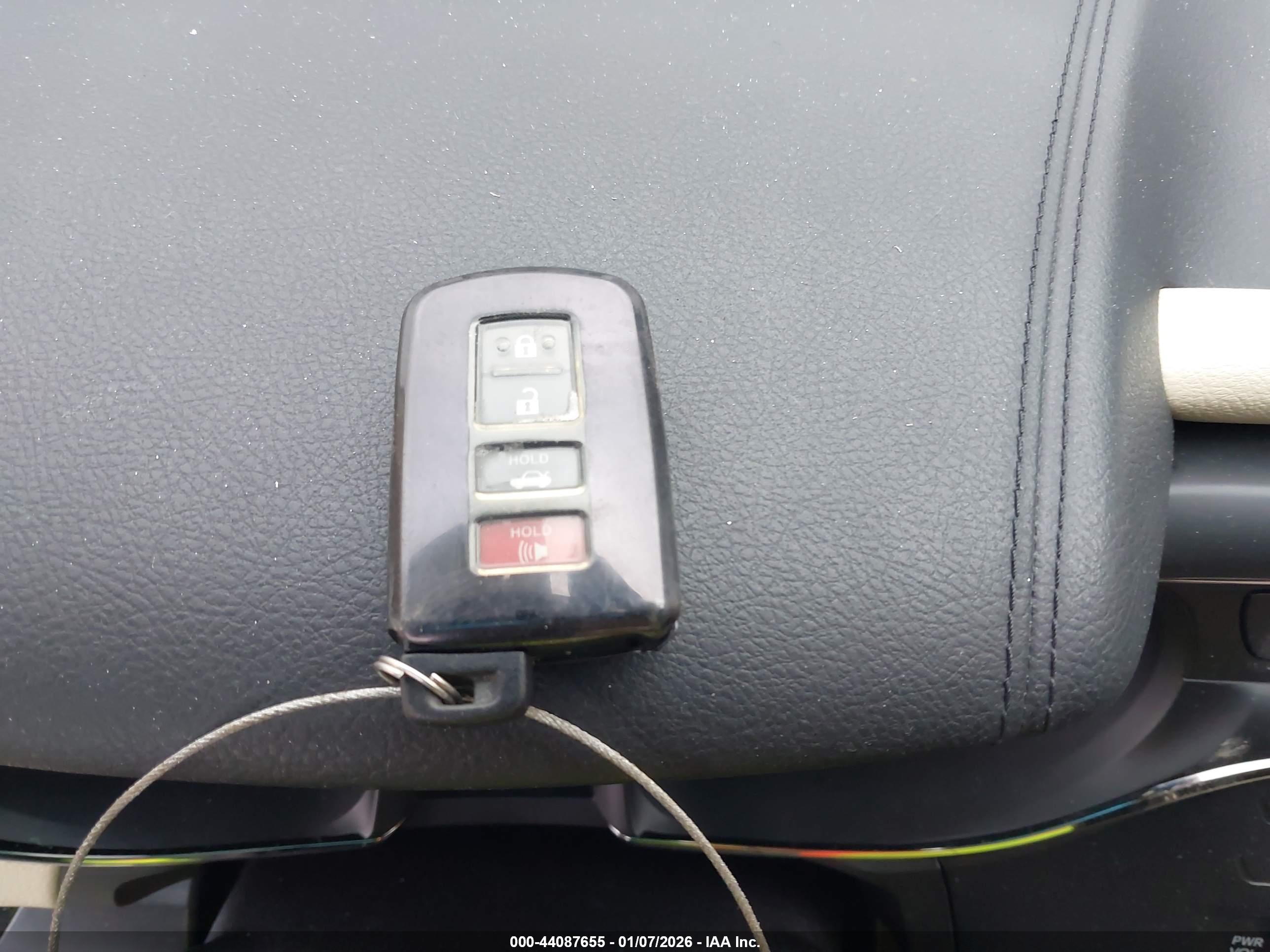 TOYOTA AVALON image 11