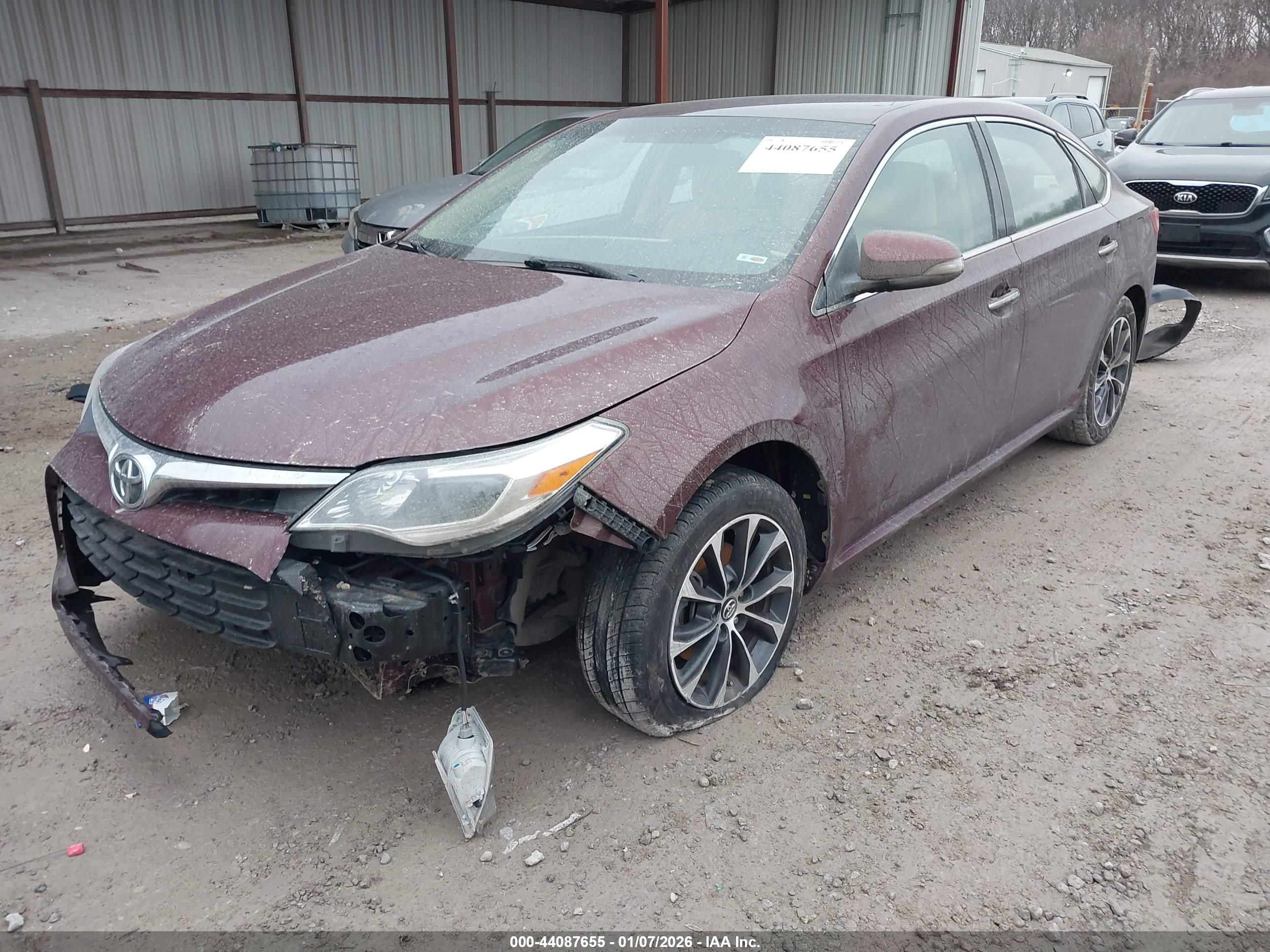 TOYOTA AVALON image 2