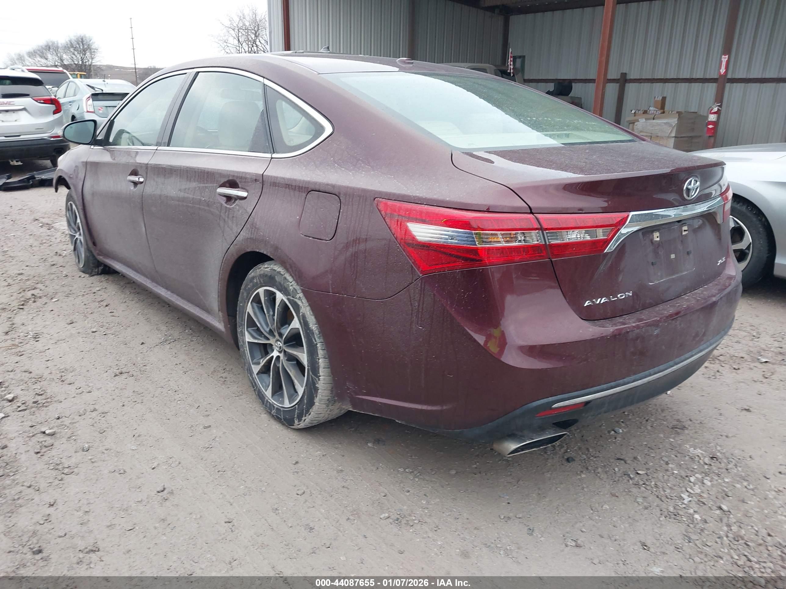 TOYOTA AVALON image 3