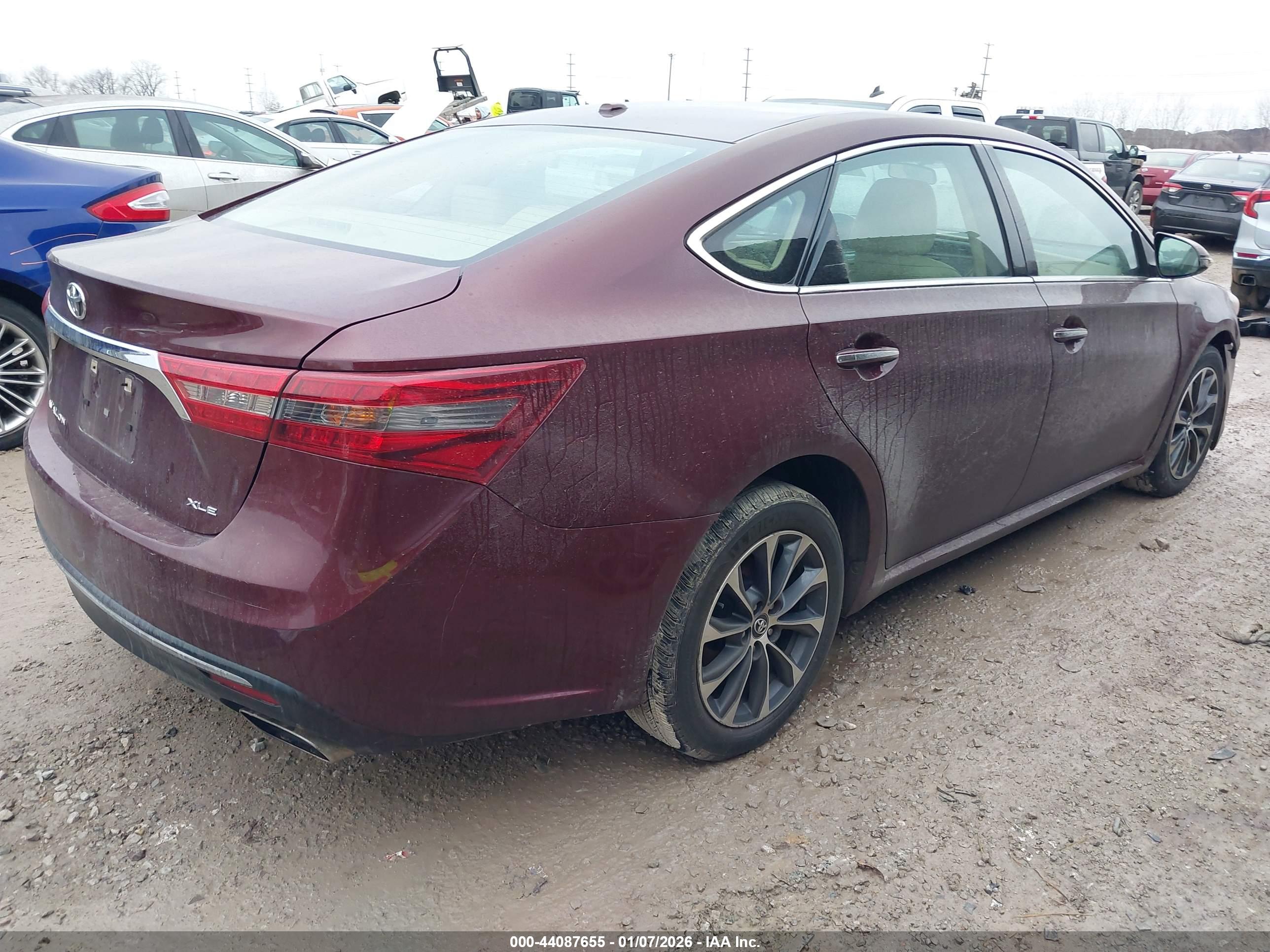 TOYOTA AVALON image 4