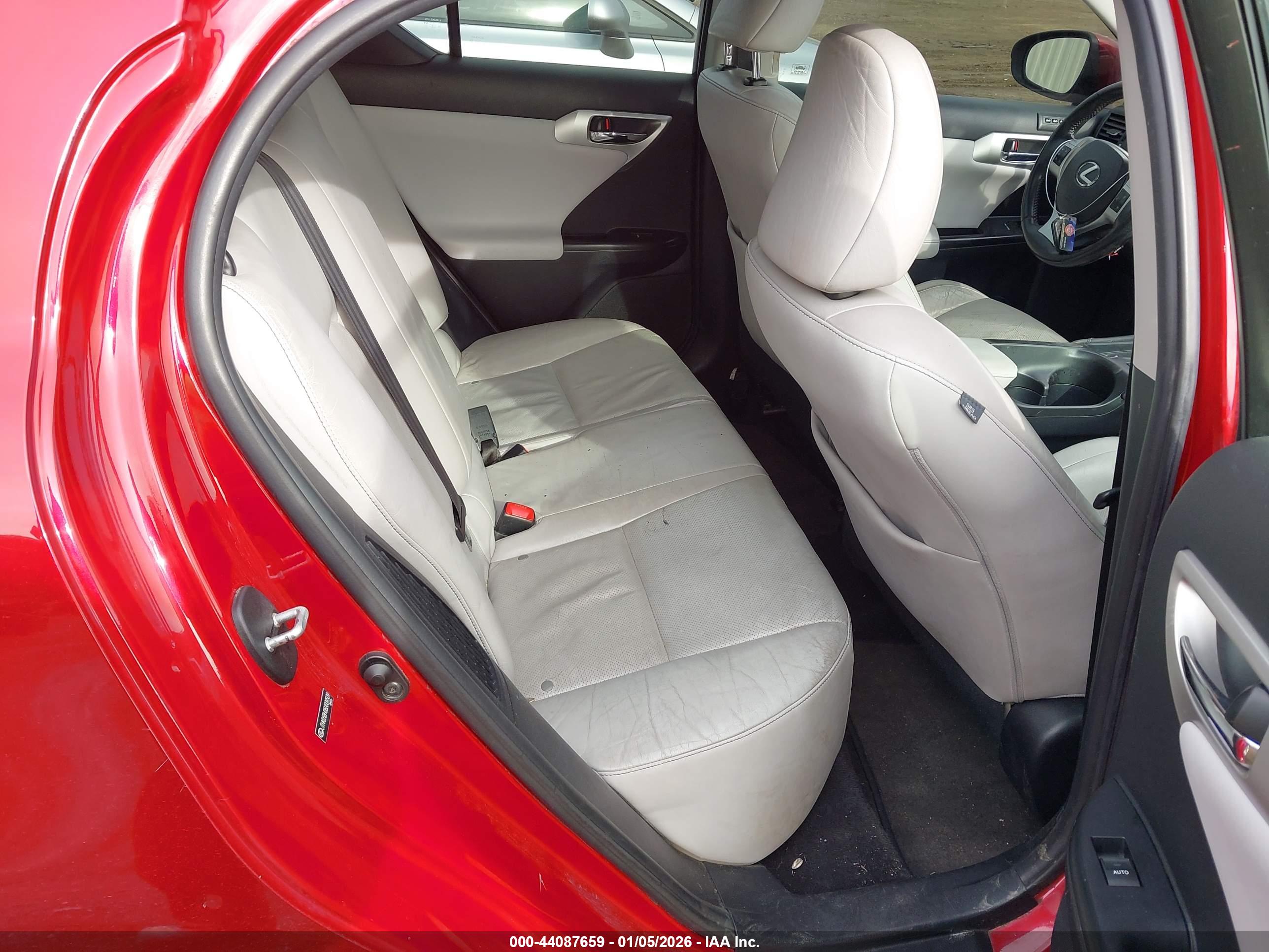 LEXUS CT image 8