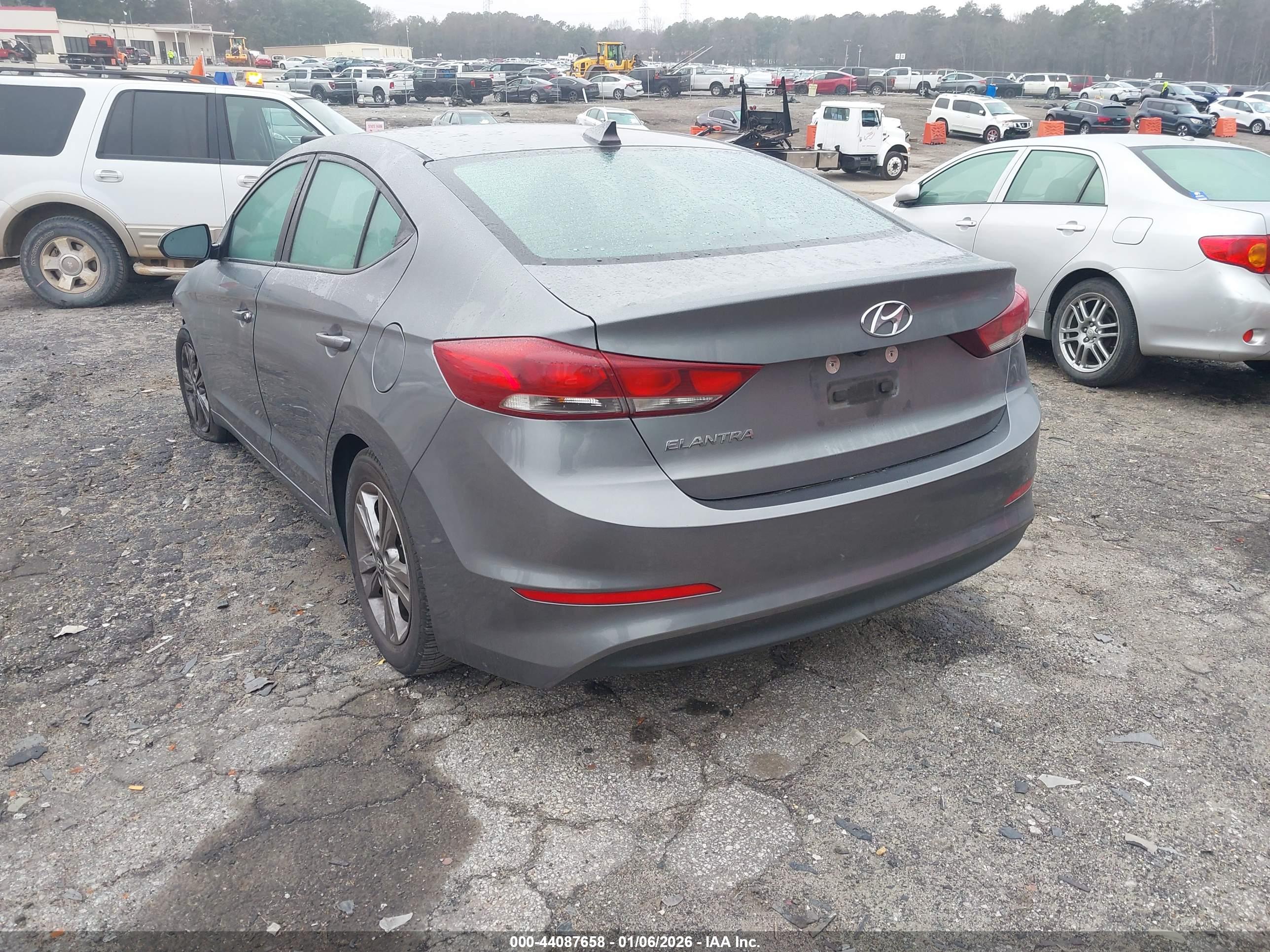 HYUNDAI ELANTRA image 3