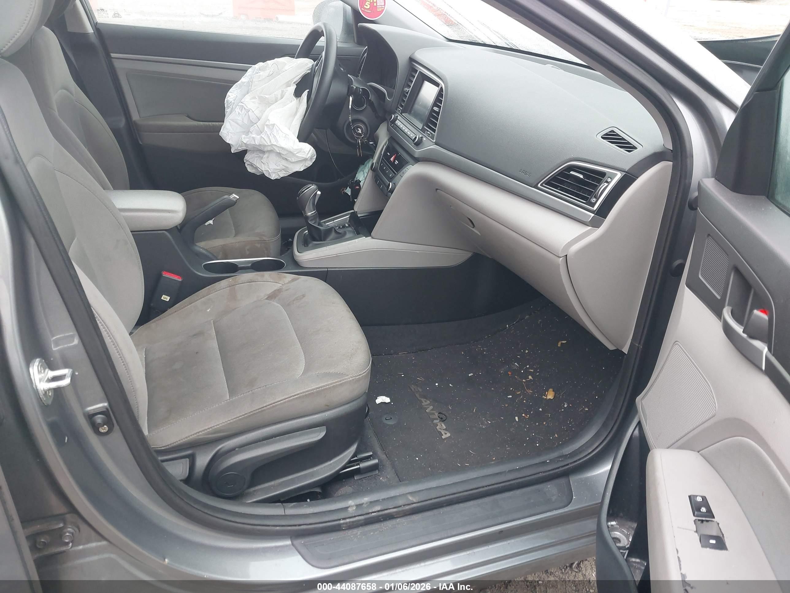 HYUNDAI ELANTRA image 5