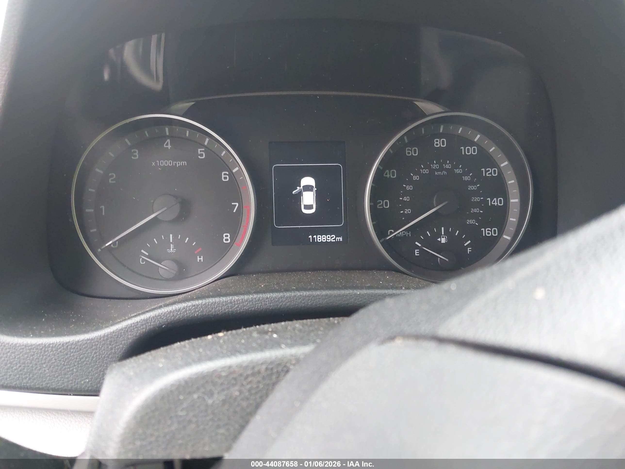 HYUNDAI ELANTRA image 7